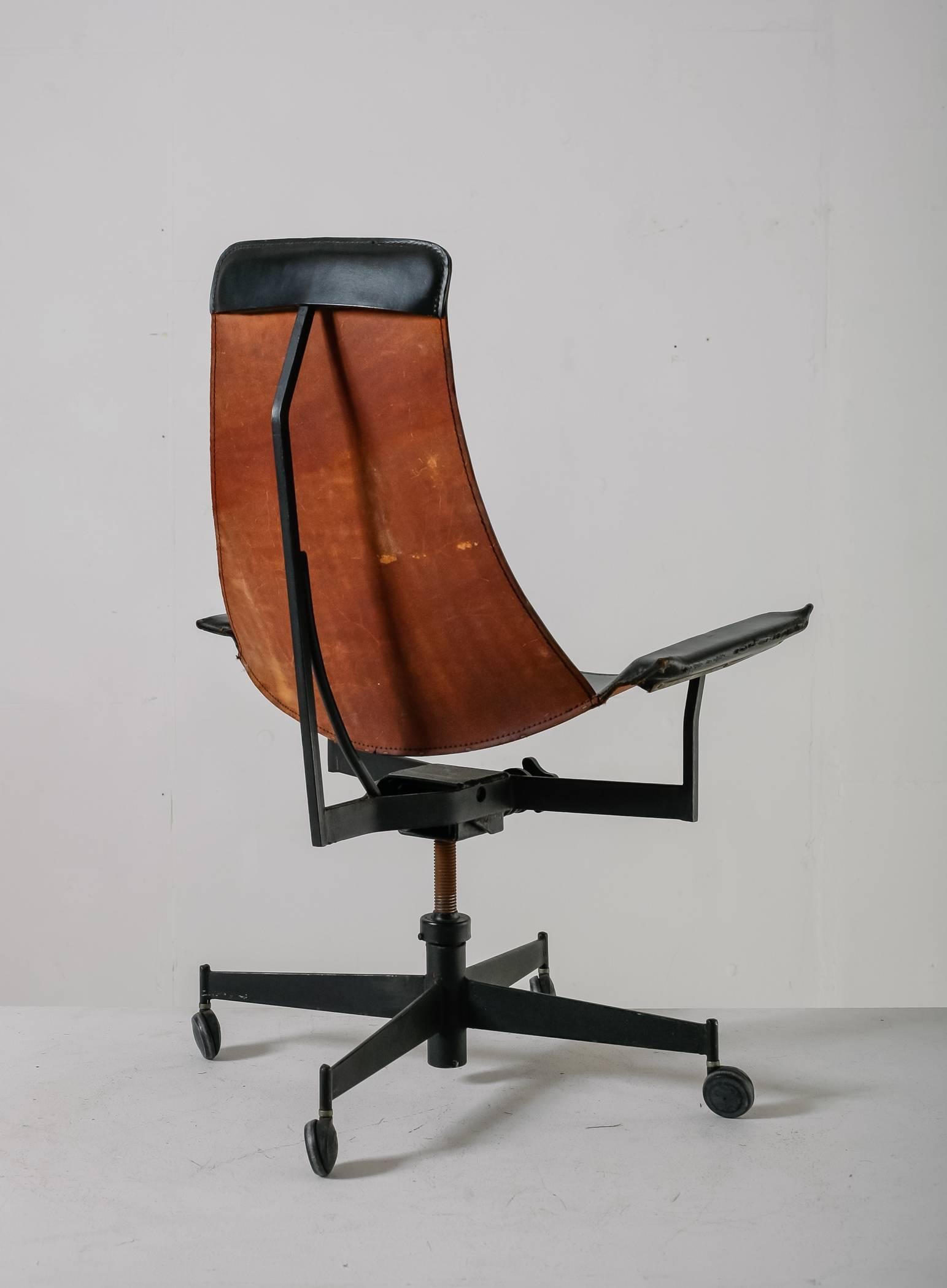 Mid-Century Modern William Katavolos Swiveling Black Leather Sling Chair, USA, 1950s