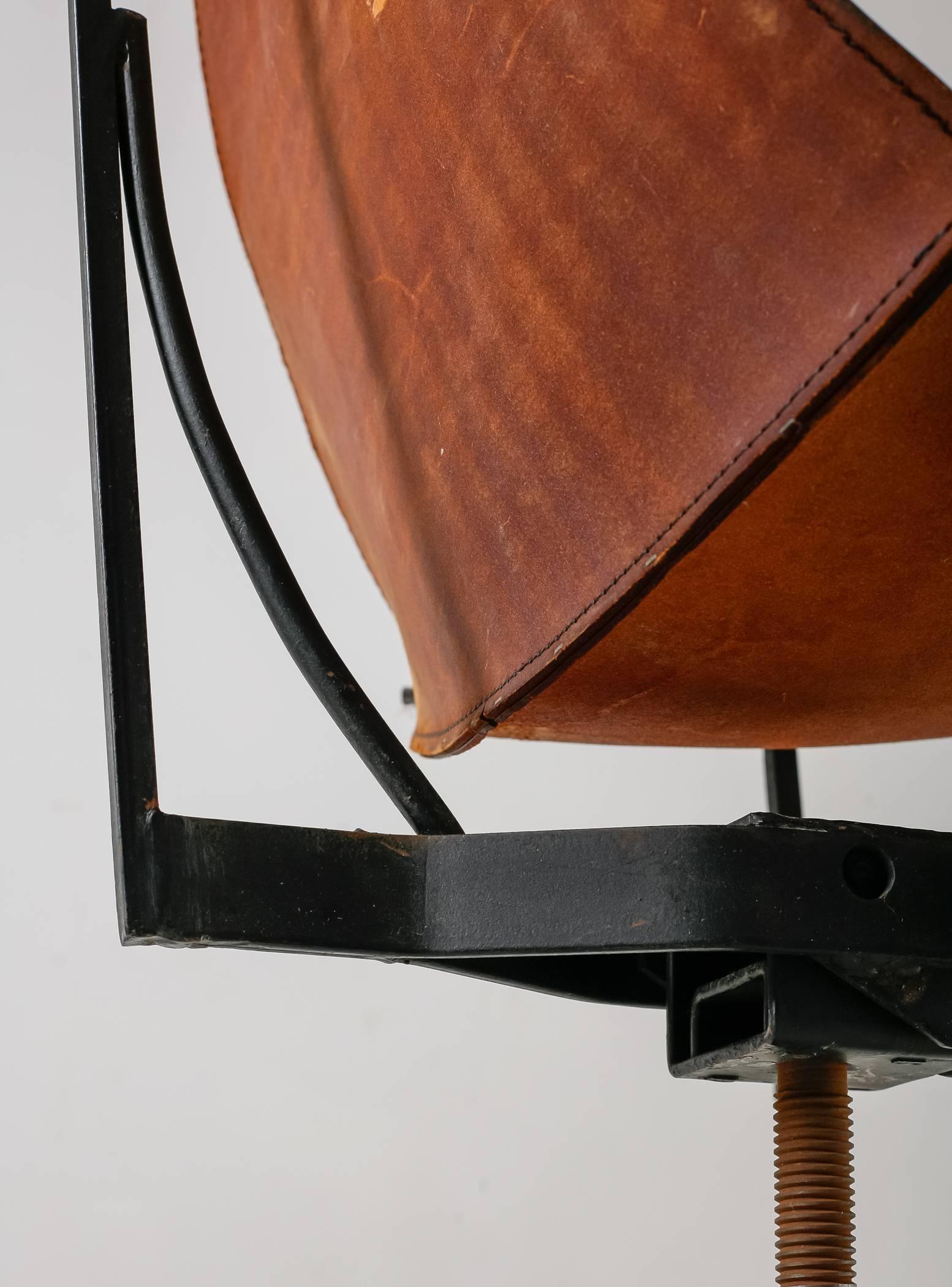 William Katavolos Swiveling Black Leather Sling Chair, USA, 1950s 1