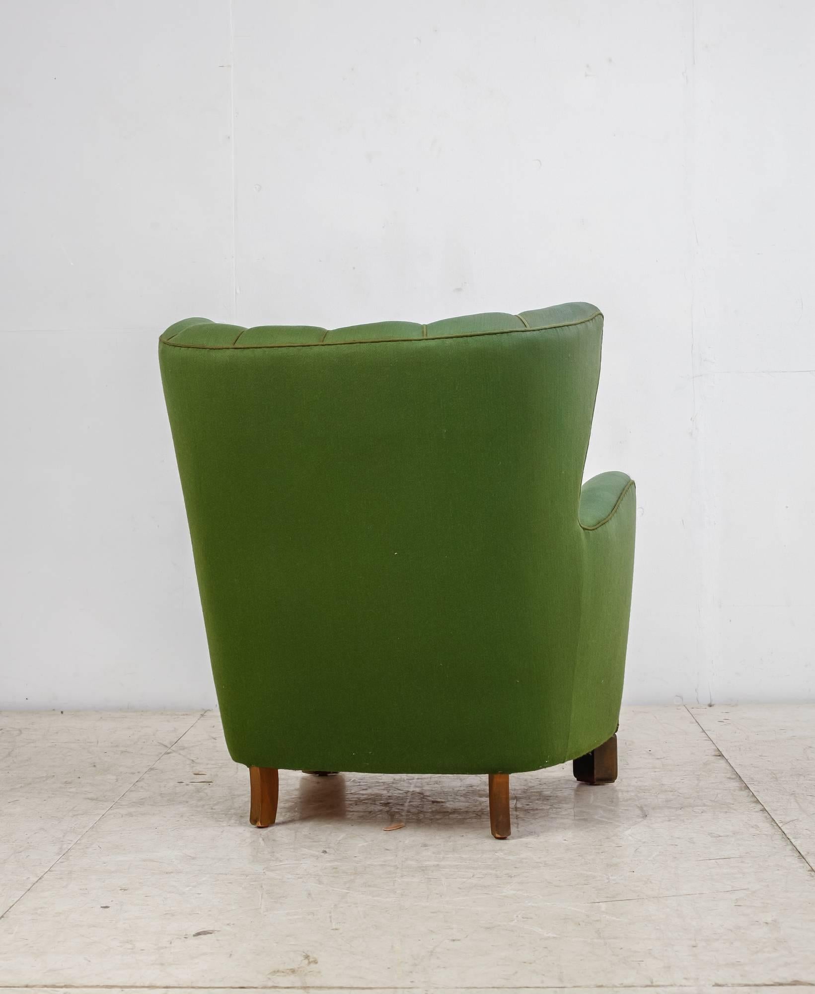 green wingback recliner