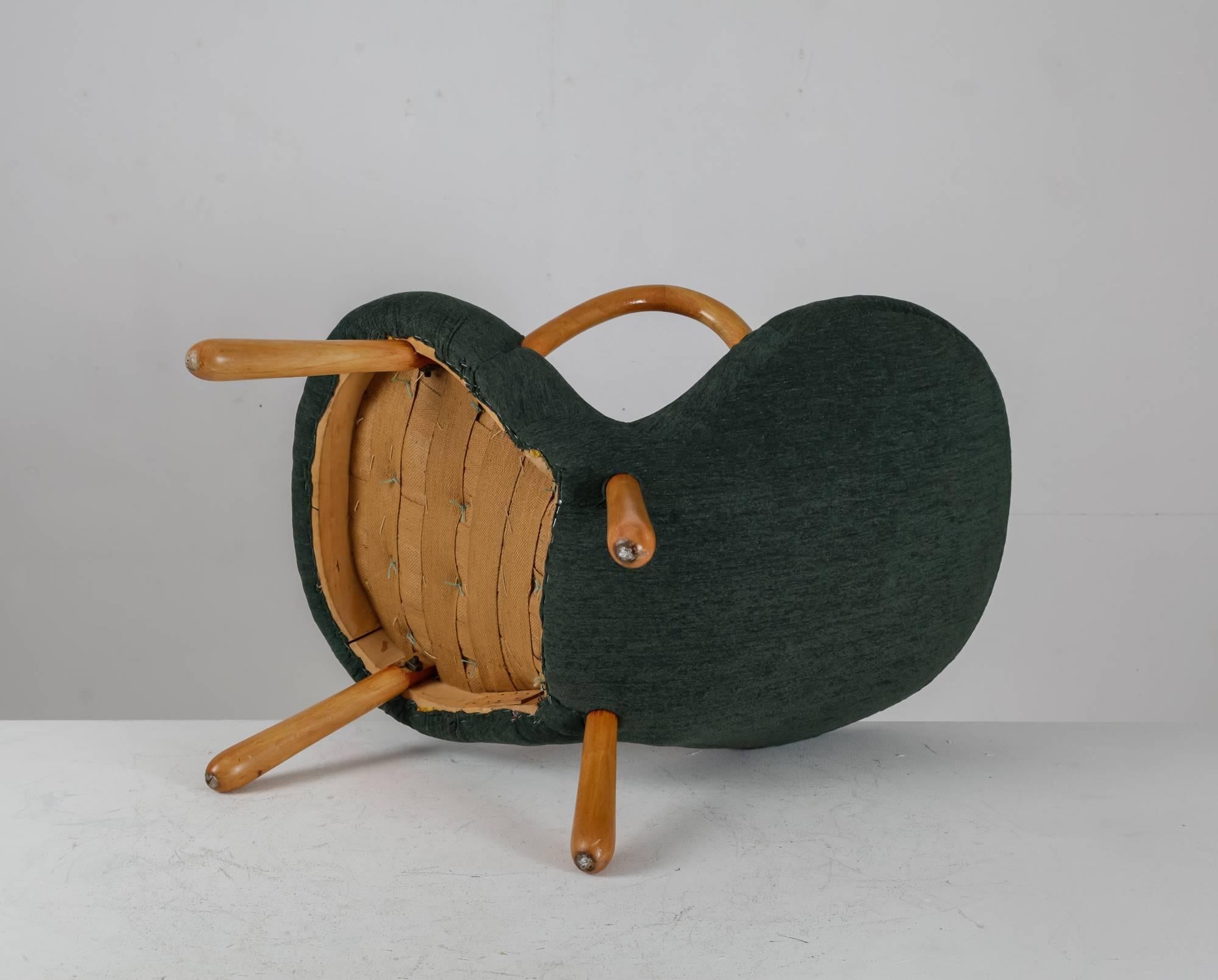 Philip Arctander Clam Chair with Green Upholstery, Denmark, 1940s In Good Condition For Sale In Maastricht, NL