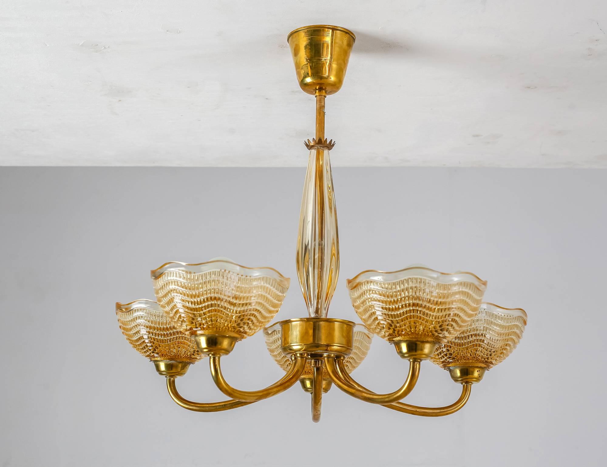 Scandinavian Modern Orrefors Brass and Yellow Glass Five-Arm Chandelier, Sweden, 1940s For Sale