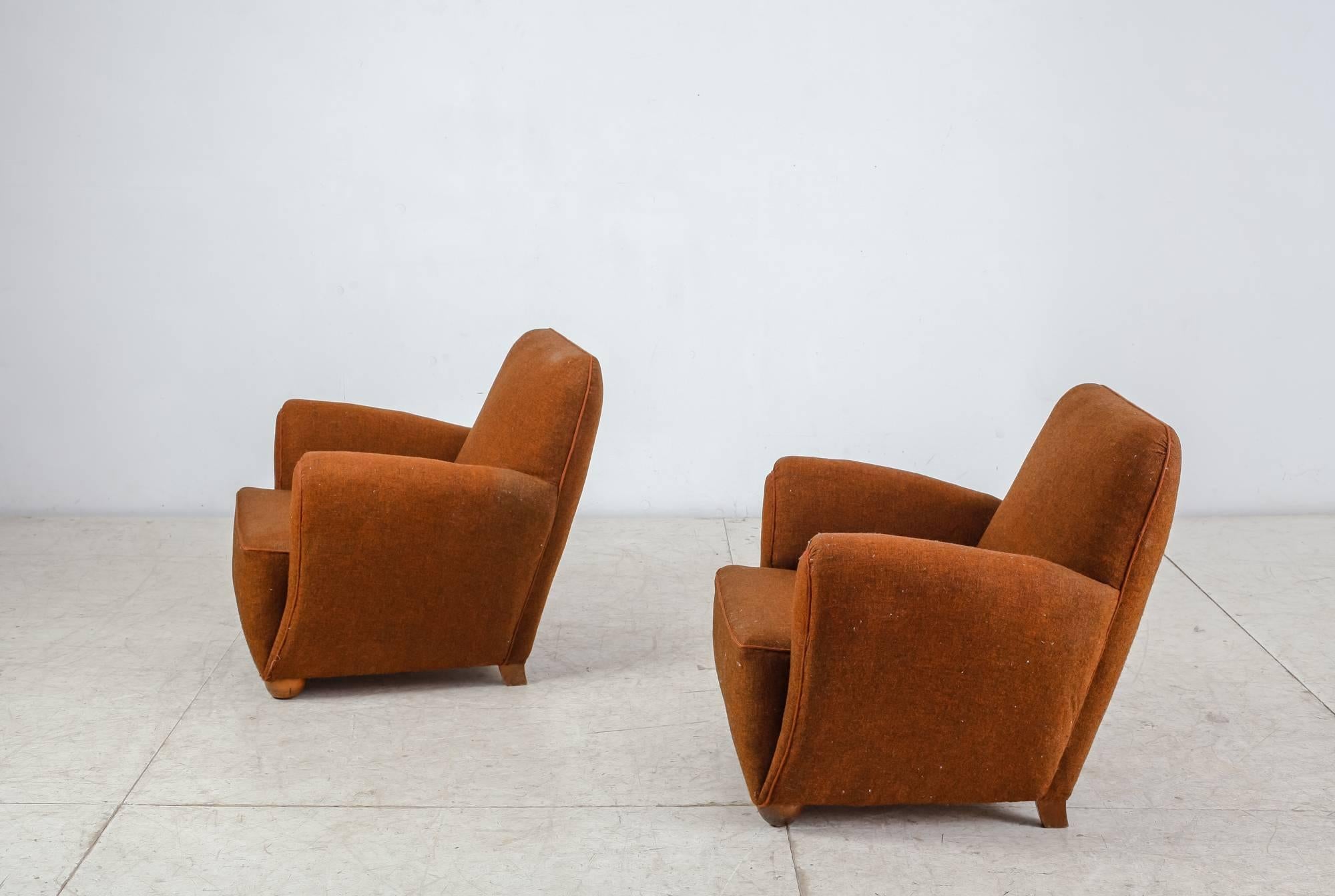 Pair of Danish Lounge Chairs with Brown Upholstery, 1940s In Excellent Condition For Sale In Maastricht, NL