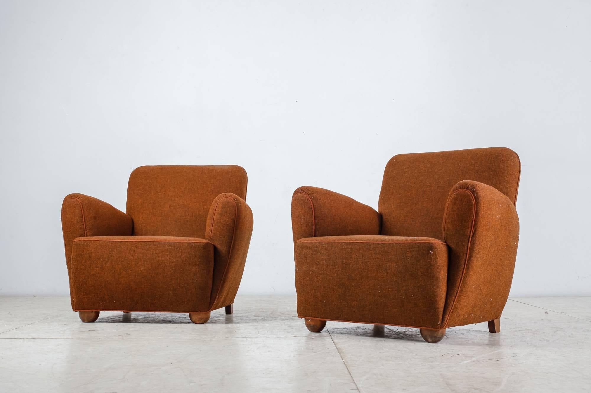 Scandinavian Modern Pair of Danish Lounge Chairs with Brown Upholstery, 1940s For Sale