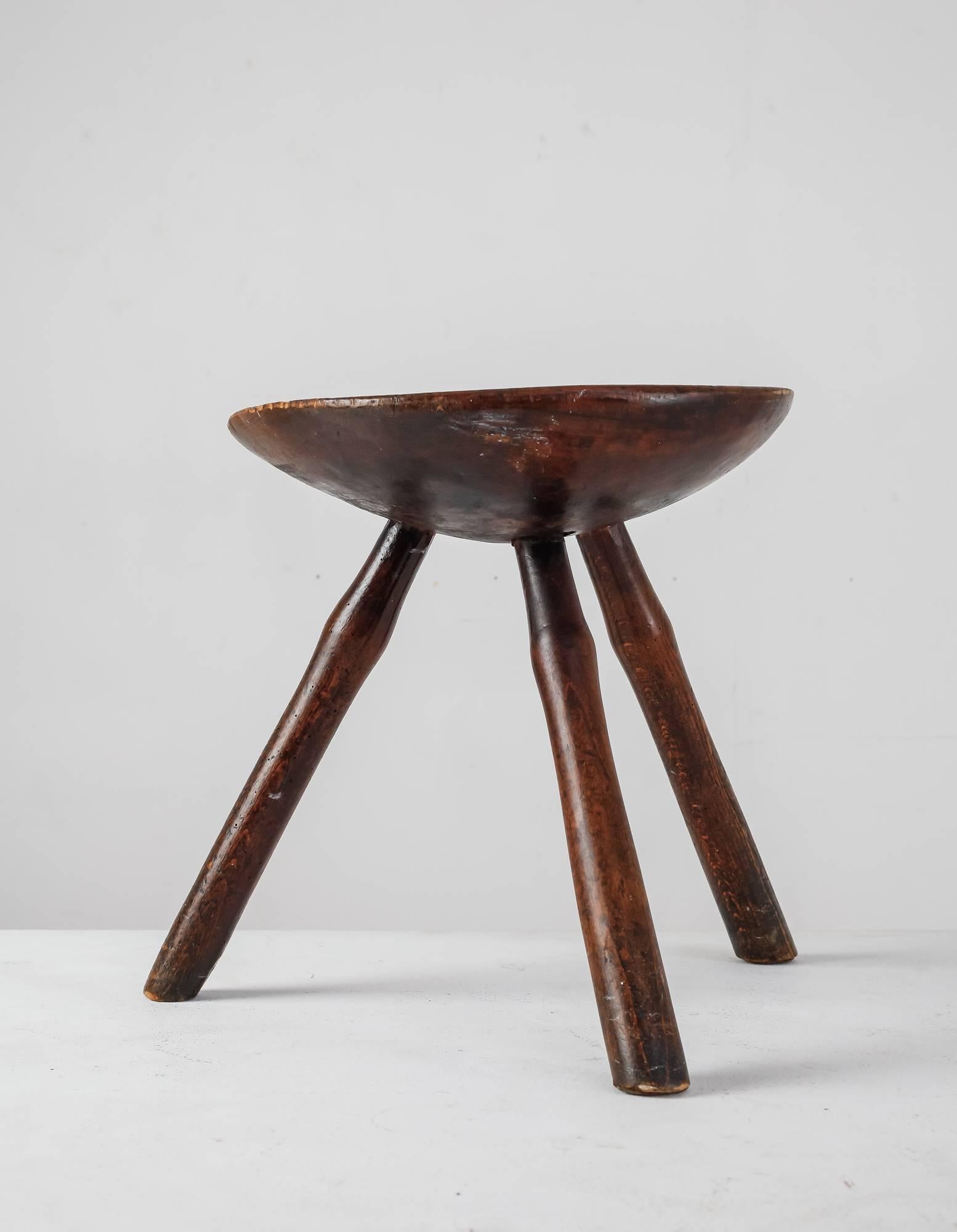 Folk Art Tripod Oak Shoemaker Stool, Denmark, 19th Century In Good Condition For Sale In Maastricht, NL