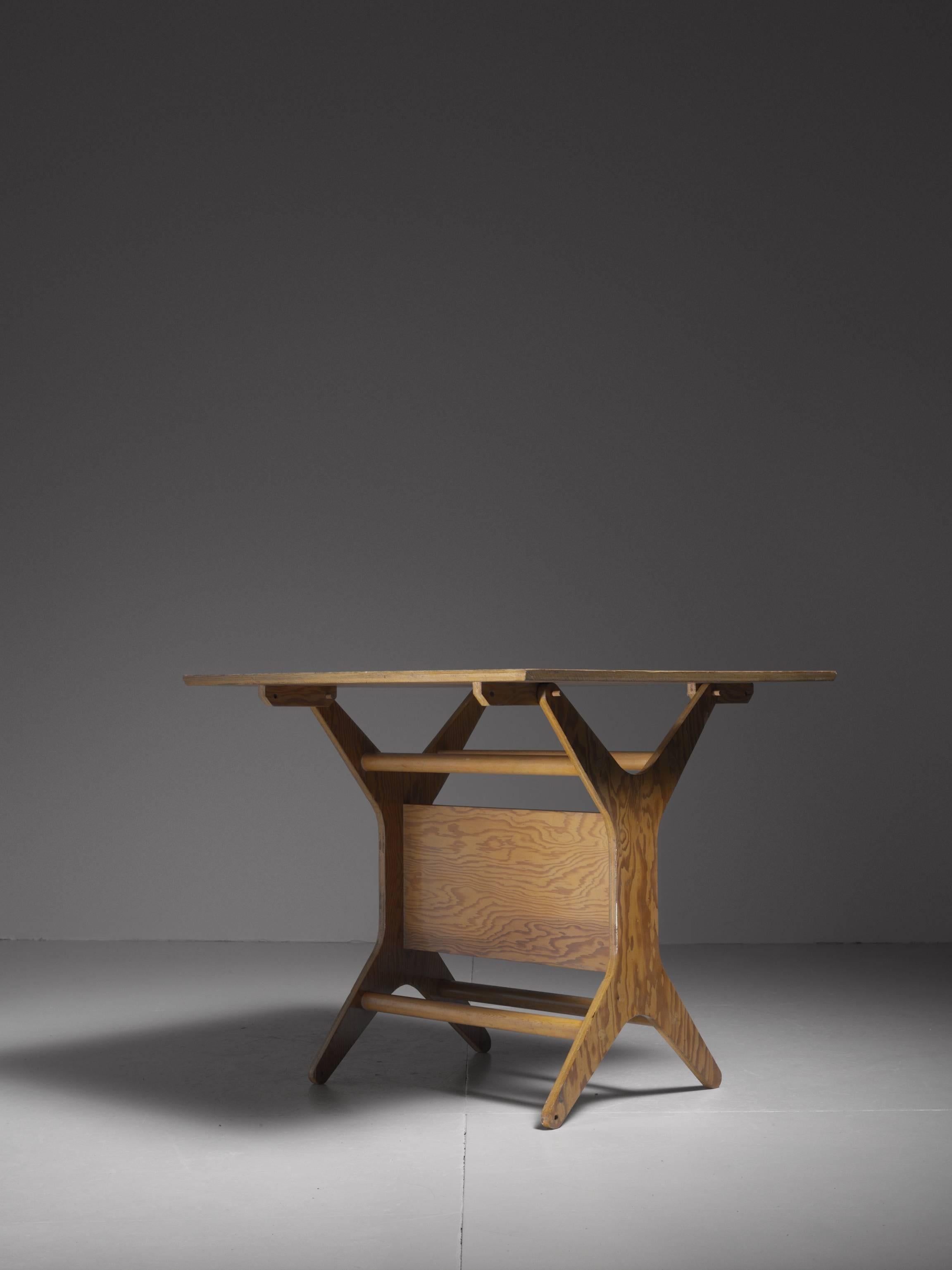 A rare Klaus Grabe table, made of an X-shaped pitch pine plywood base and a square top. By placing the base in a horizontal or vertical position, you can choose between a low (50.5 cm/20