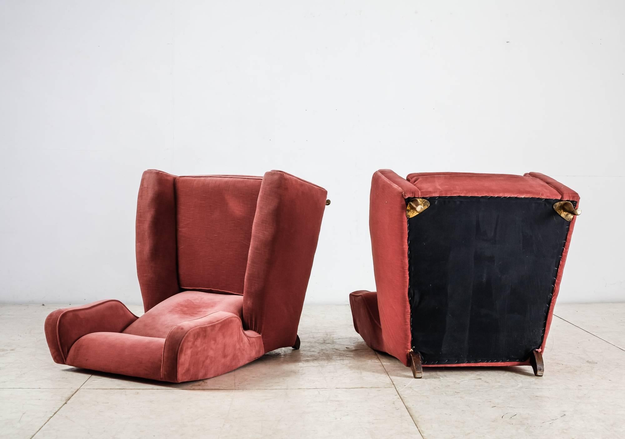 Paolo Buffa Pair of Coral Red Wingback Lounge Chairs, Italy, 1940s In Good Condition For Sale In Maastricht, NL