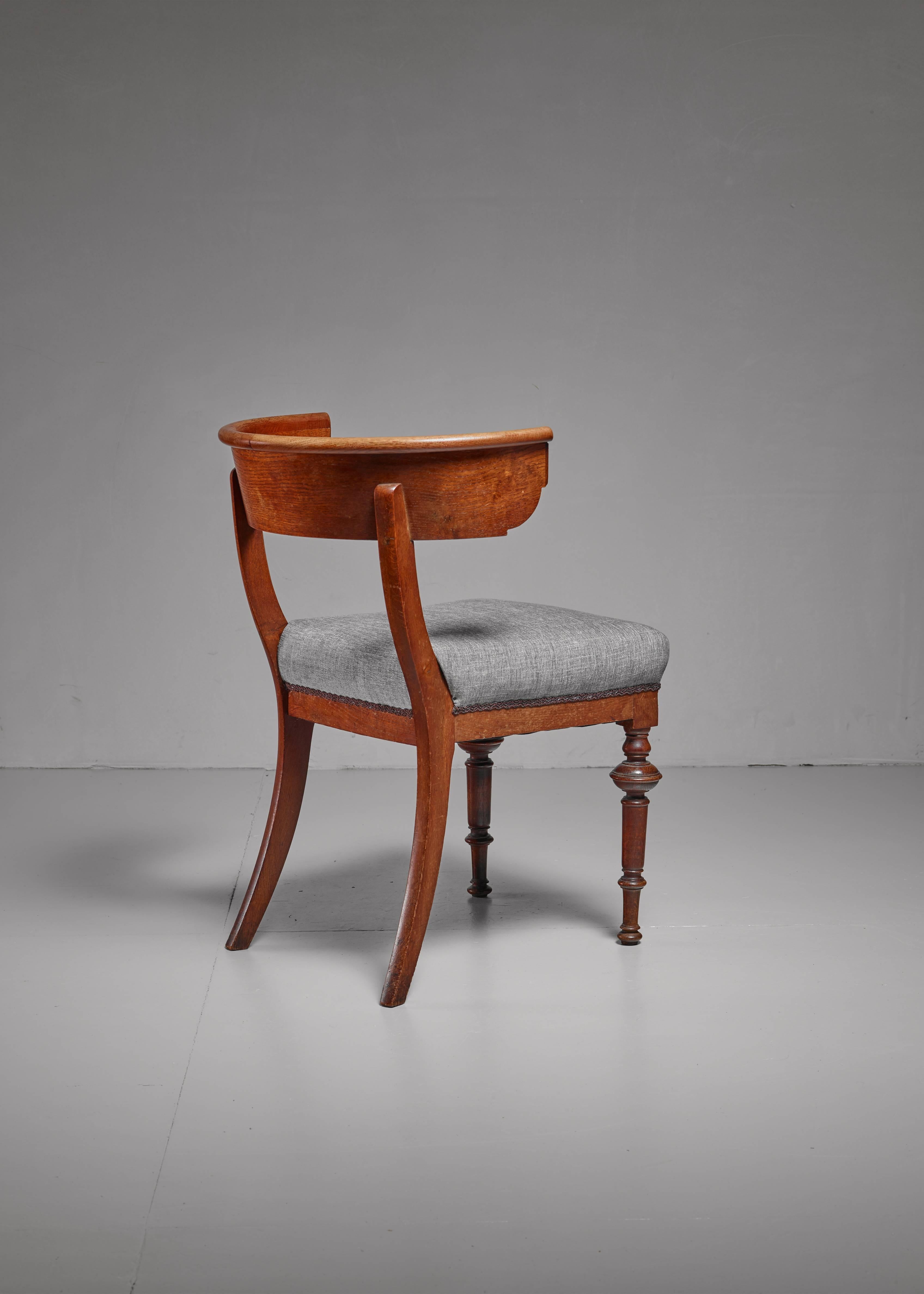Danish Oak Klismos Chair with Sculpted Front Legs, Denmark