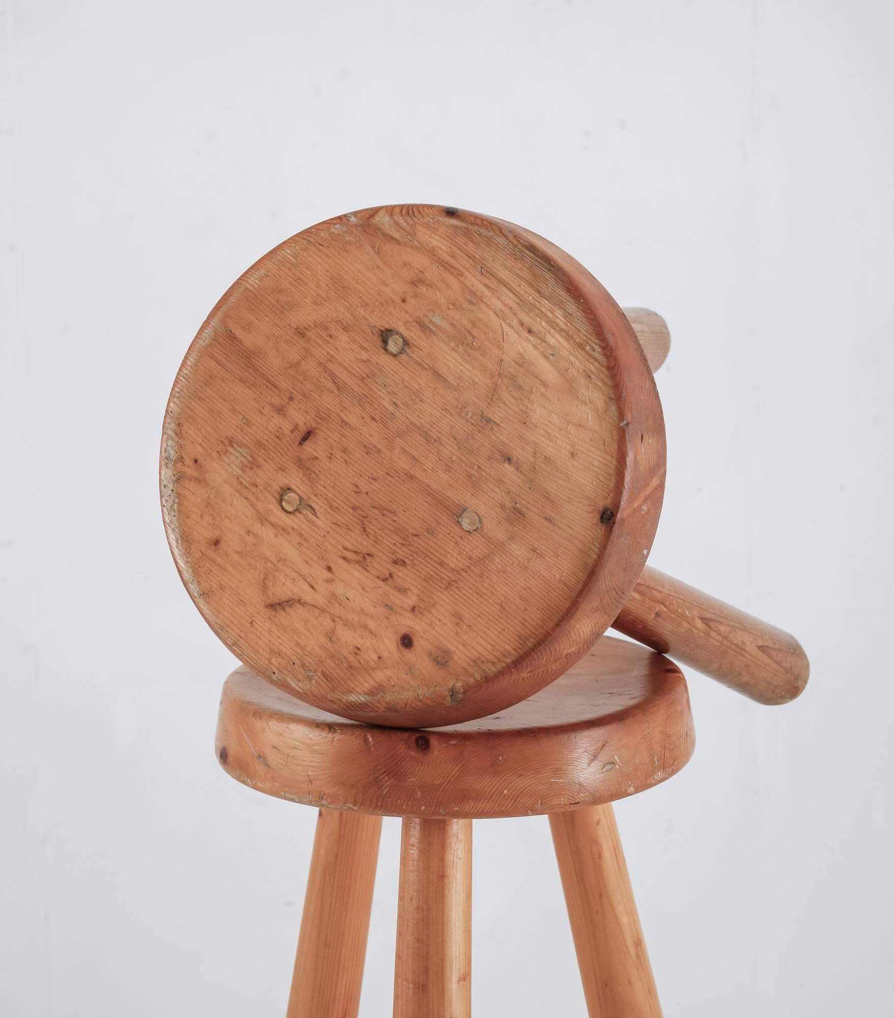 Charlotte Perriand Pair of Tripod Pine Stool from Les Arcs, France, 1960s In Good Condition For Sale In Maastricht, NL