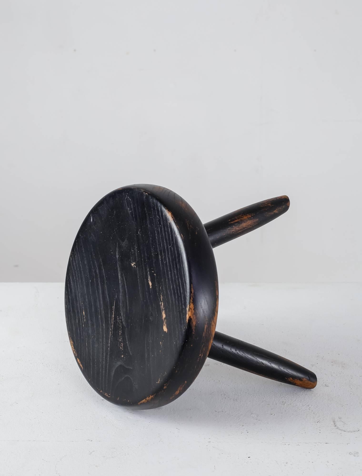 Mid-Century Modern Charlotte Perriand Low Black Ash Tripod Stool, France, 1950s-1960s For Sale