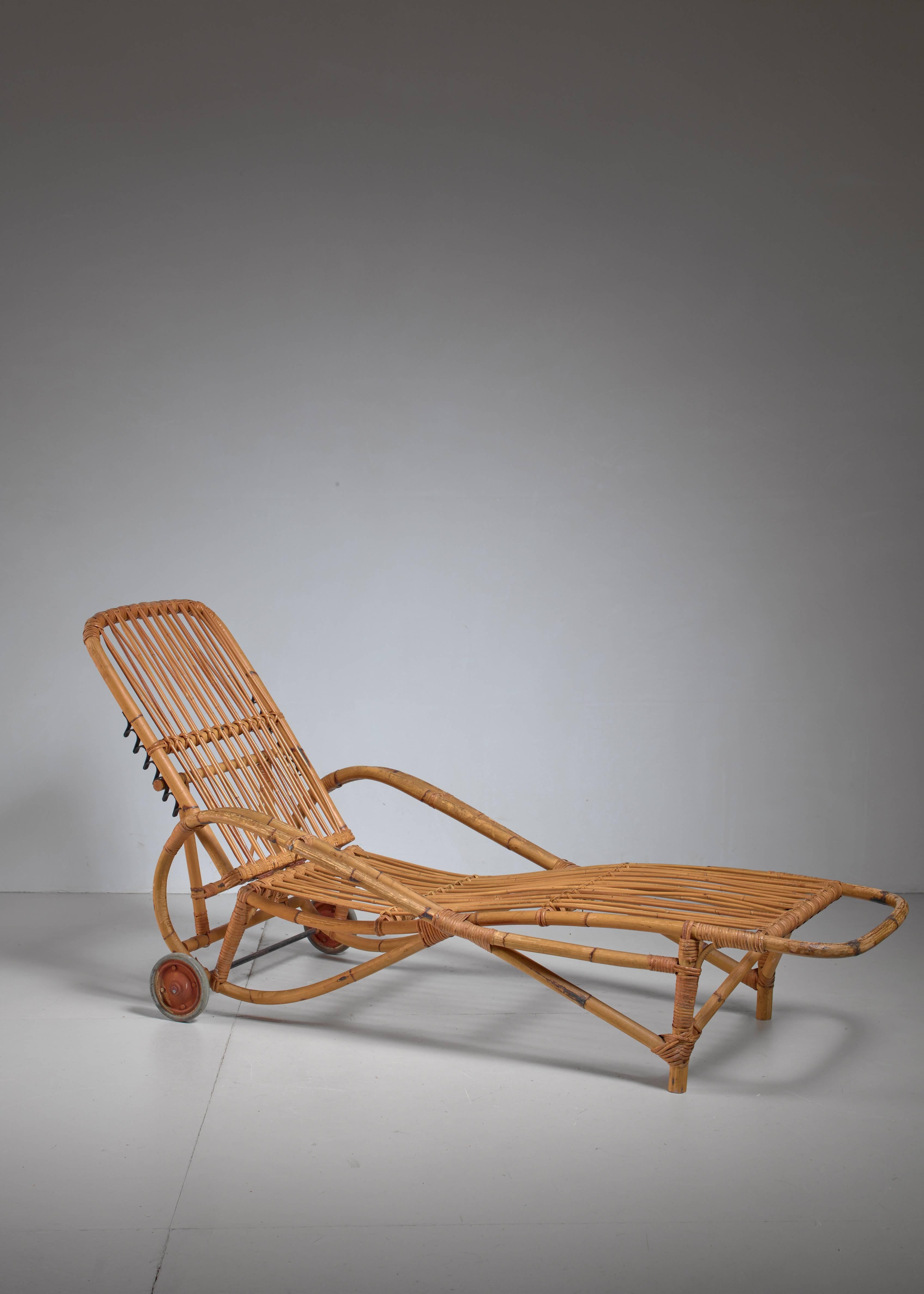 A garden chaise longue made of bamboo with two rubber wheels, strongly reminiscent of the garden chair by Josef Frank.

The backrest can be placed in six different positions. In the lowest position, measure: the chair is 62 cm (24.5 inch) high and