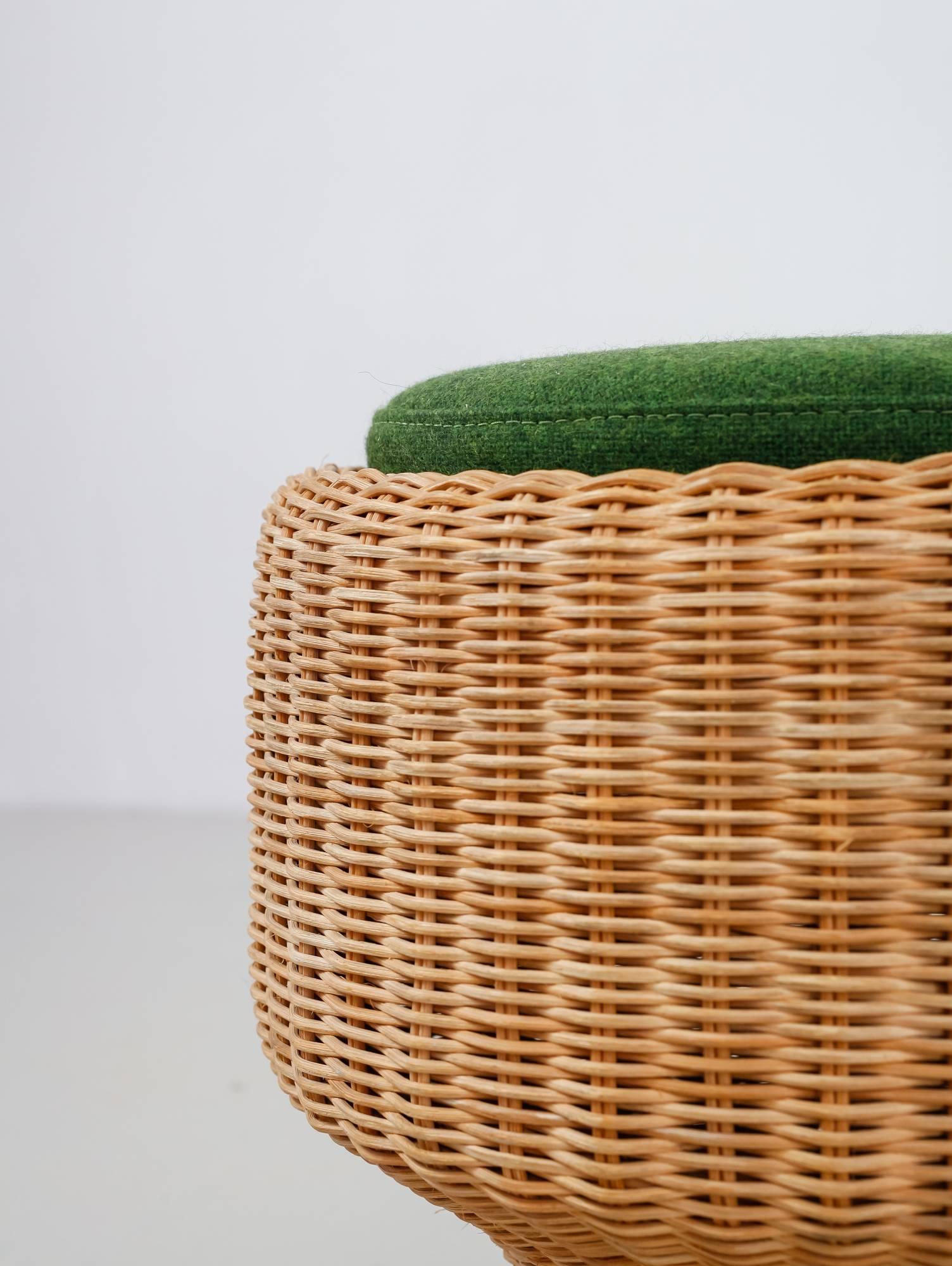 Scandinavian Modern Eero Aarnio Rare Pair of Wicker Juttu Stools with Green Cushions, Finland, 1960s
