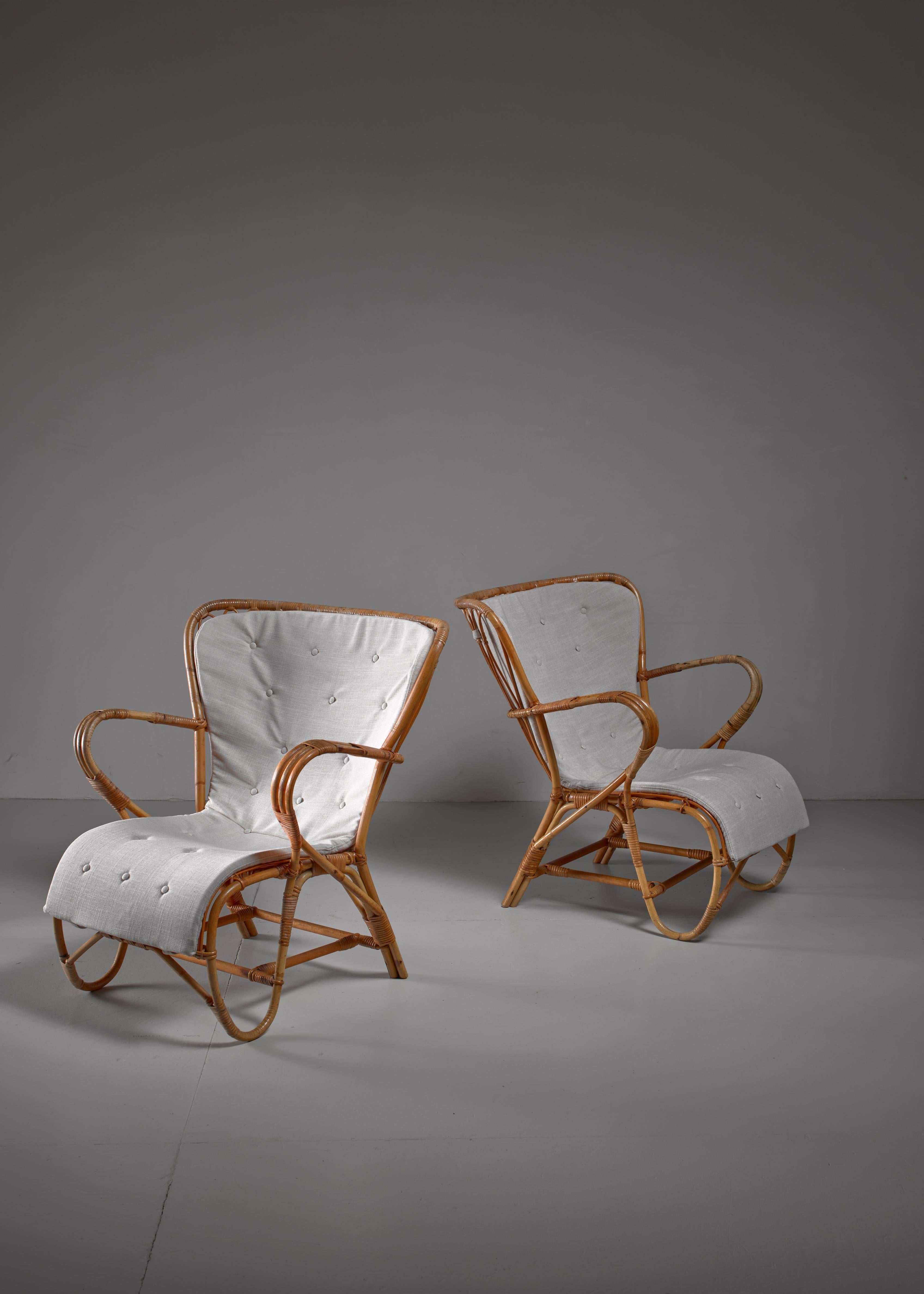 A pair of Finnish outdoor lounge chairs by Reijo Reijonen, made of bamboo and rattan. The chairs have off-white fabric cushions, custom-made in our in-house atelier.
These chairs are offered to you by Bloomberry, Amsterdam.