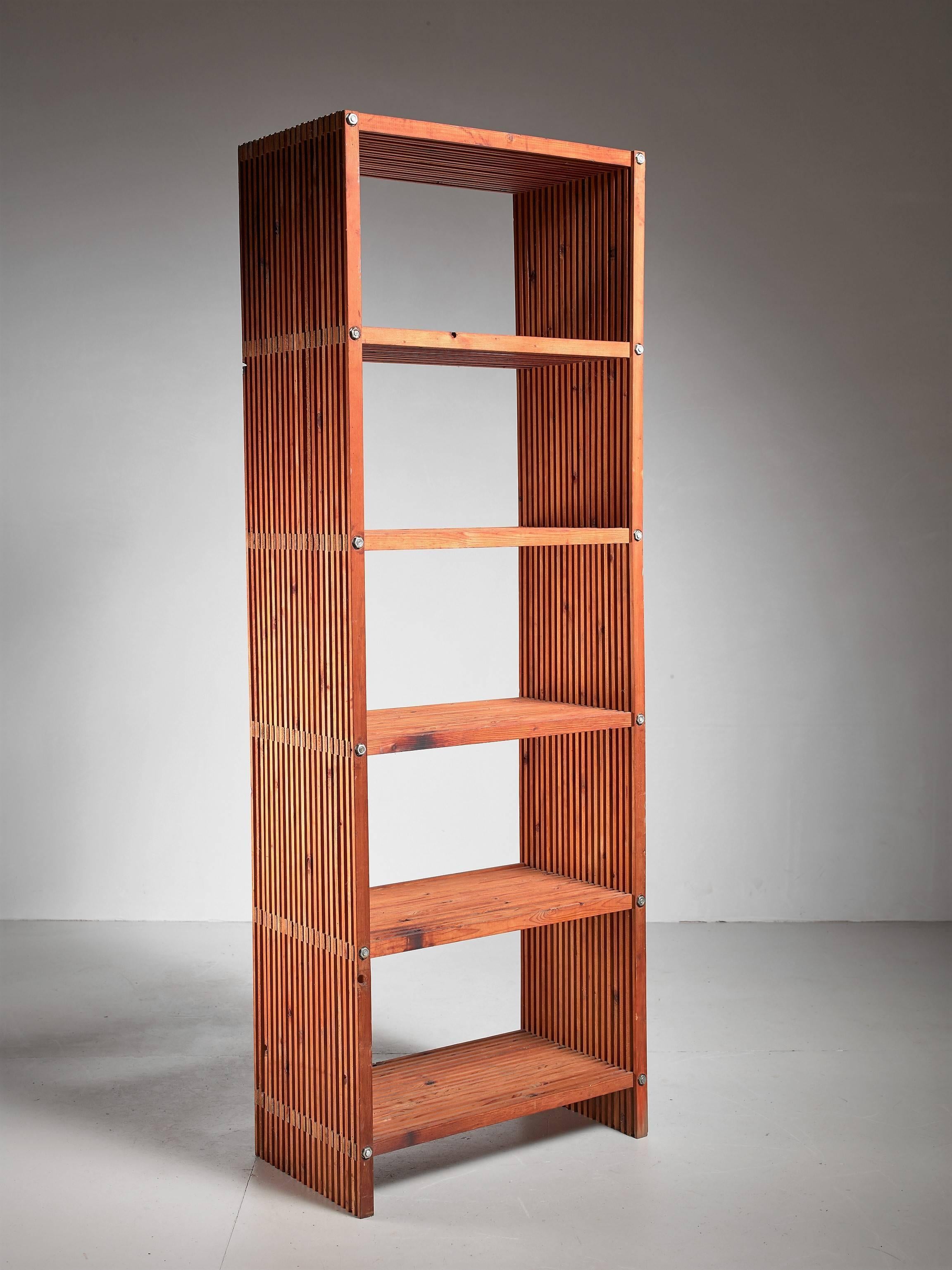 A high bookcase or storage unit in the Arts and Crafts style, made by an unidentified Dutch craftsman.
The unit is made of numerous slats in pine, held together with large screws. It has a wonderful semi-transparence and minimalistic lines.