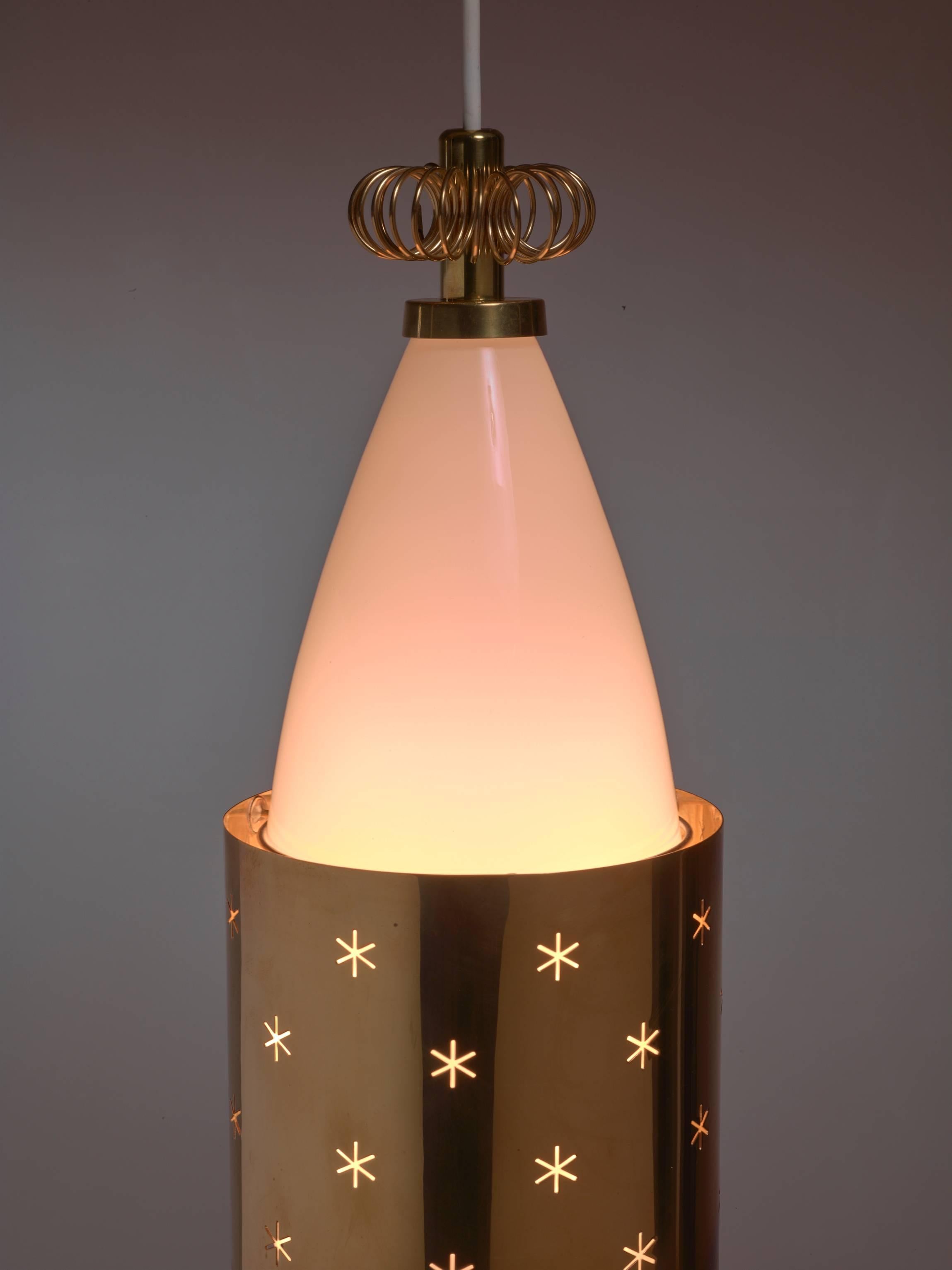 Paavo Tynell K2-12 Opaline Glass and Brass Pendant for Idman, Finland, 1950s In Good Condition For Sale In Maastricht, NL