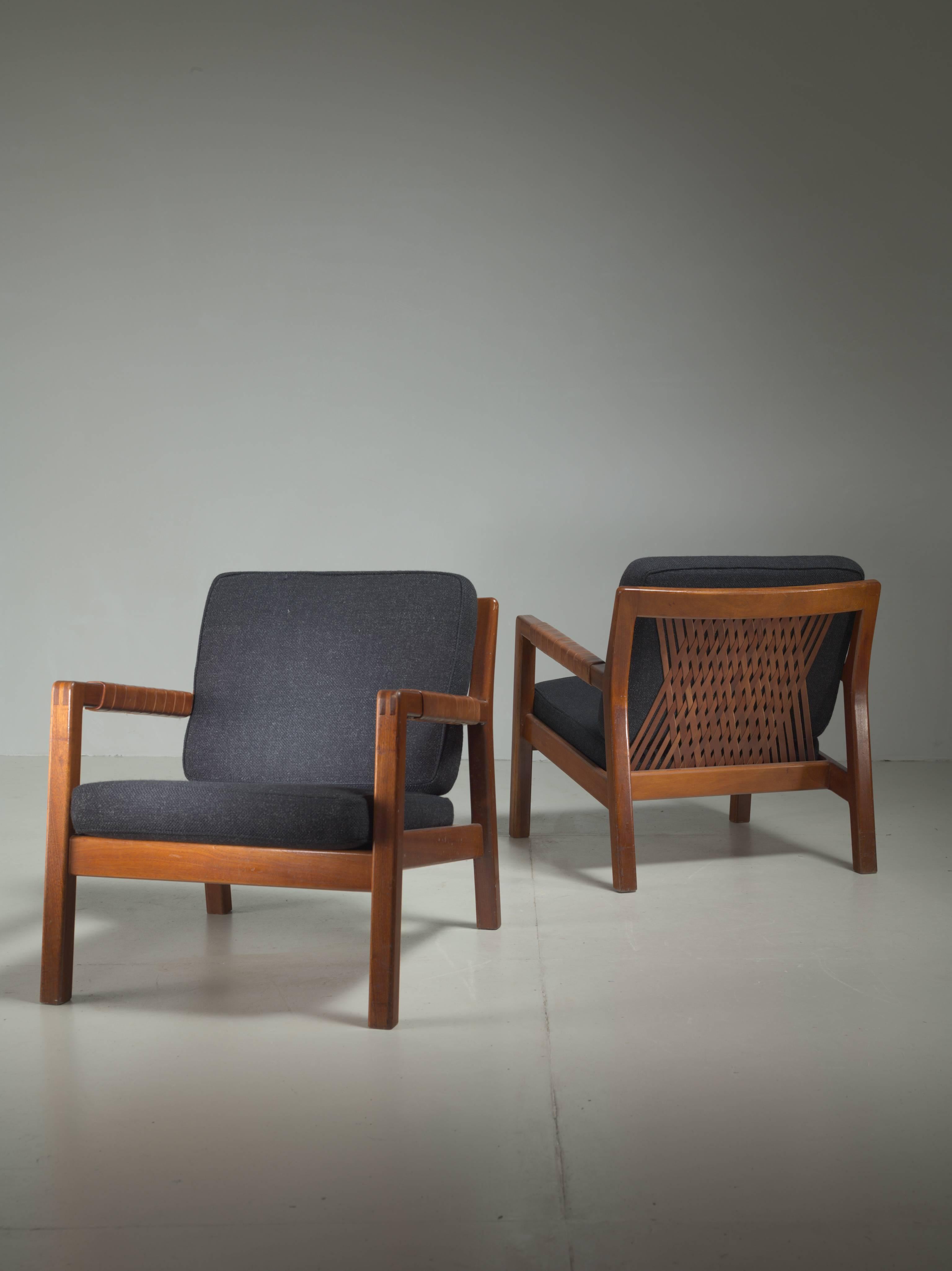 Scandinavian Modern Carl Gustav Hiort af Ornäs Pair Oak and Leather Armchairs, Finland, 1950s For Sale