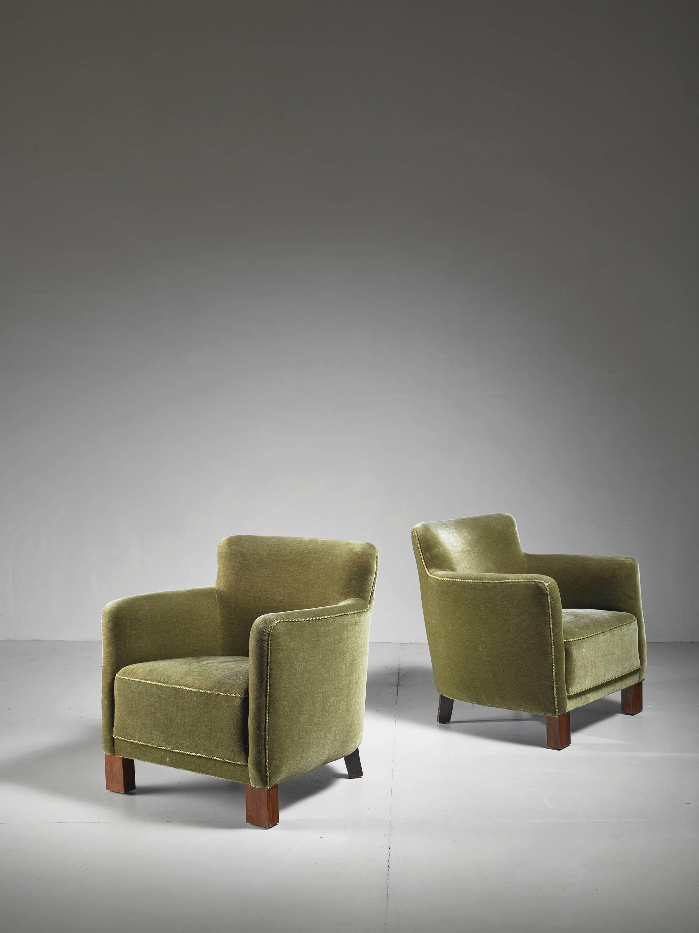 A pair of Danish club chairs with a gorgeous green velvet upholstery.
* These chairs are offered to you by Bloomberry, Amsterdam *