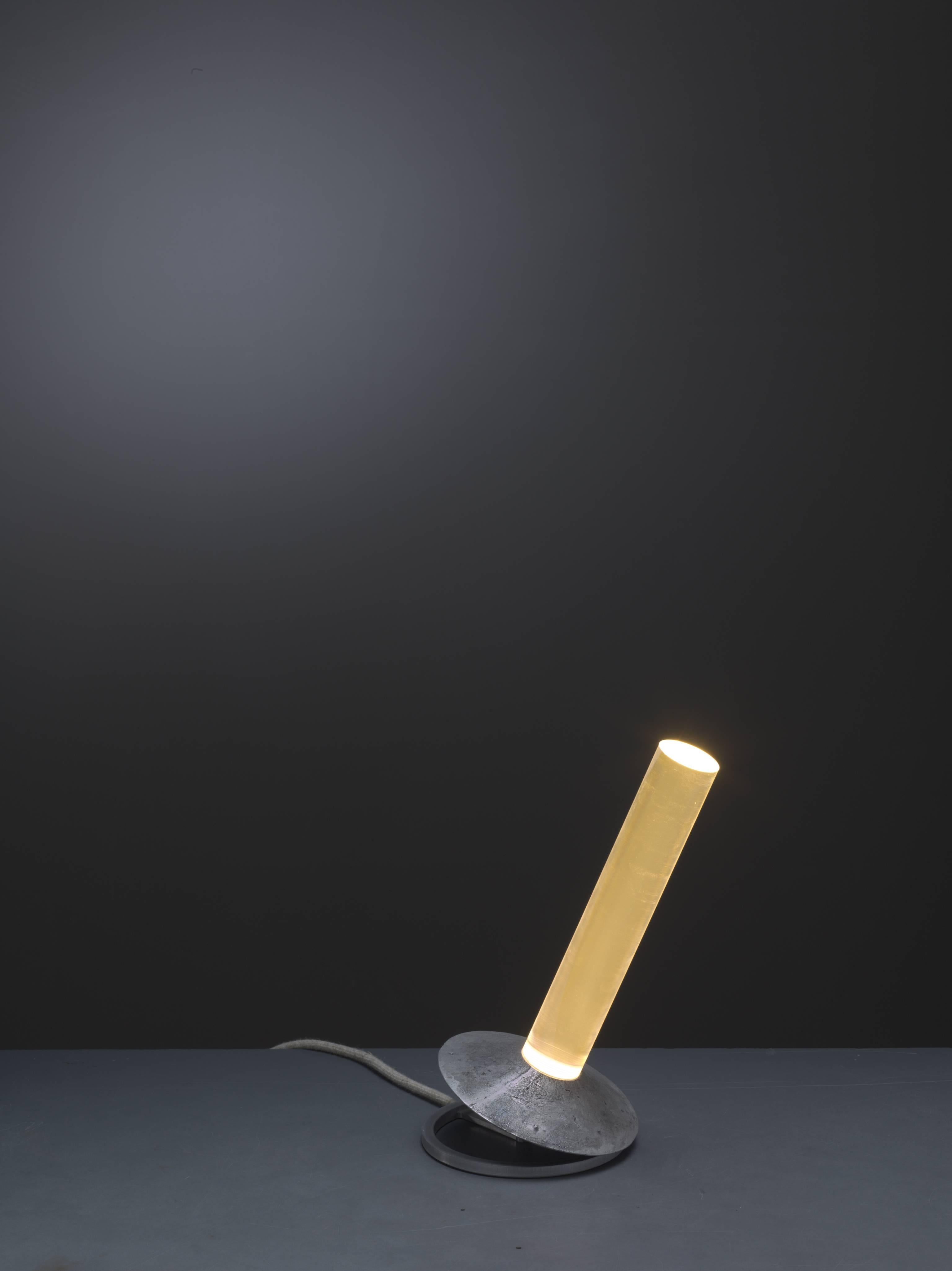 A table lamp by young Dutch designer Roy Wormsbecher. The lamp is made of an aluminum base with an acrylic rod (23.5 cm long and a 4 cm diameter) and fully functioning on led. The aluminium base can turn 360 degrees.

Roy Wormsbecher is a designer