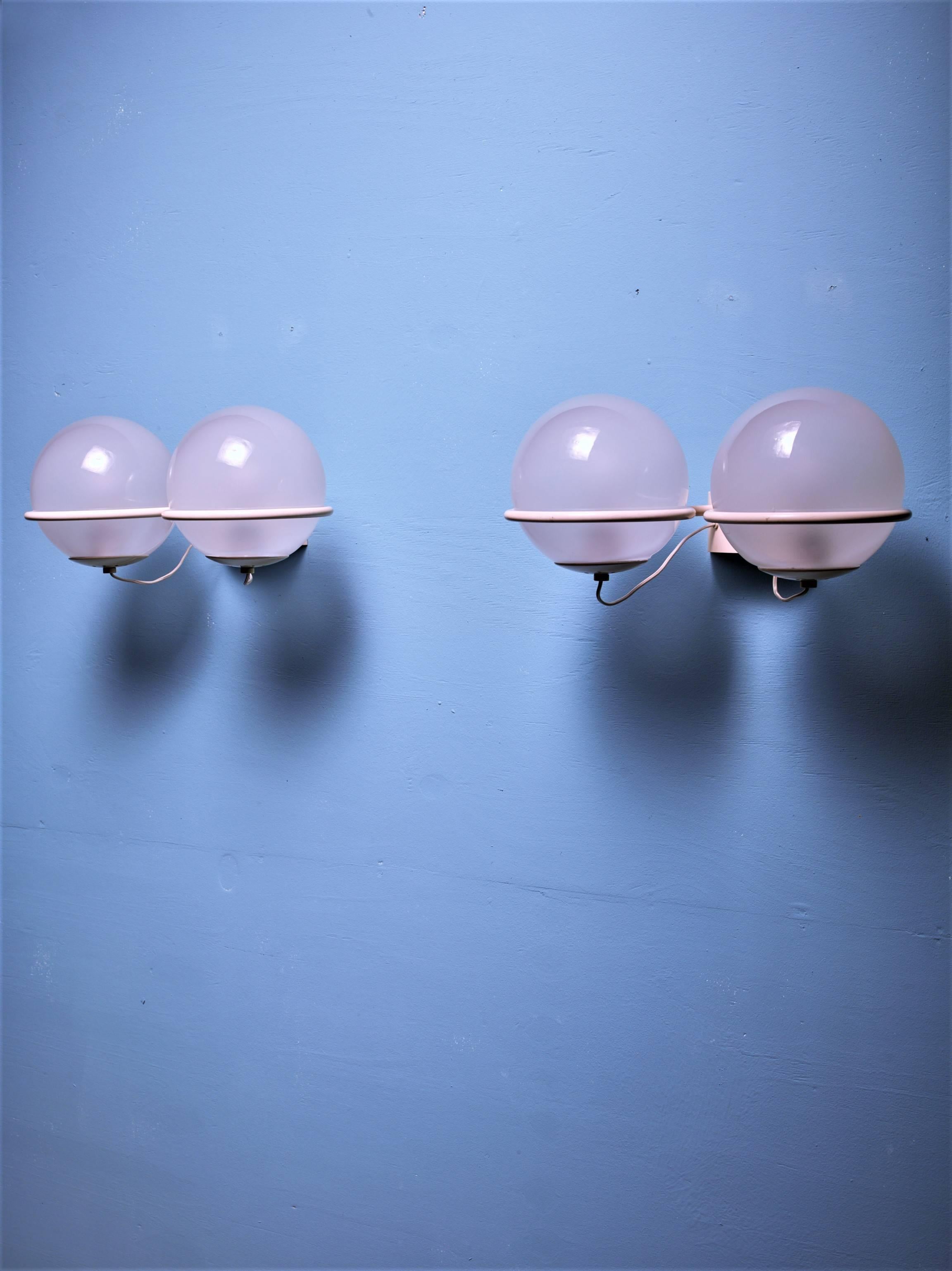 Rare Gino Sarfatti Pair of '237-2' Sconces in White and Opaline, Arteluce, 1950 In Excellent Condition In Maastricht, NL