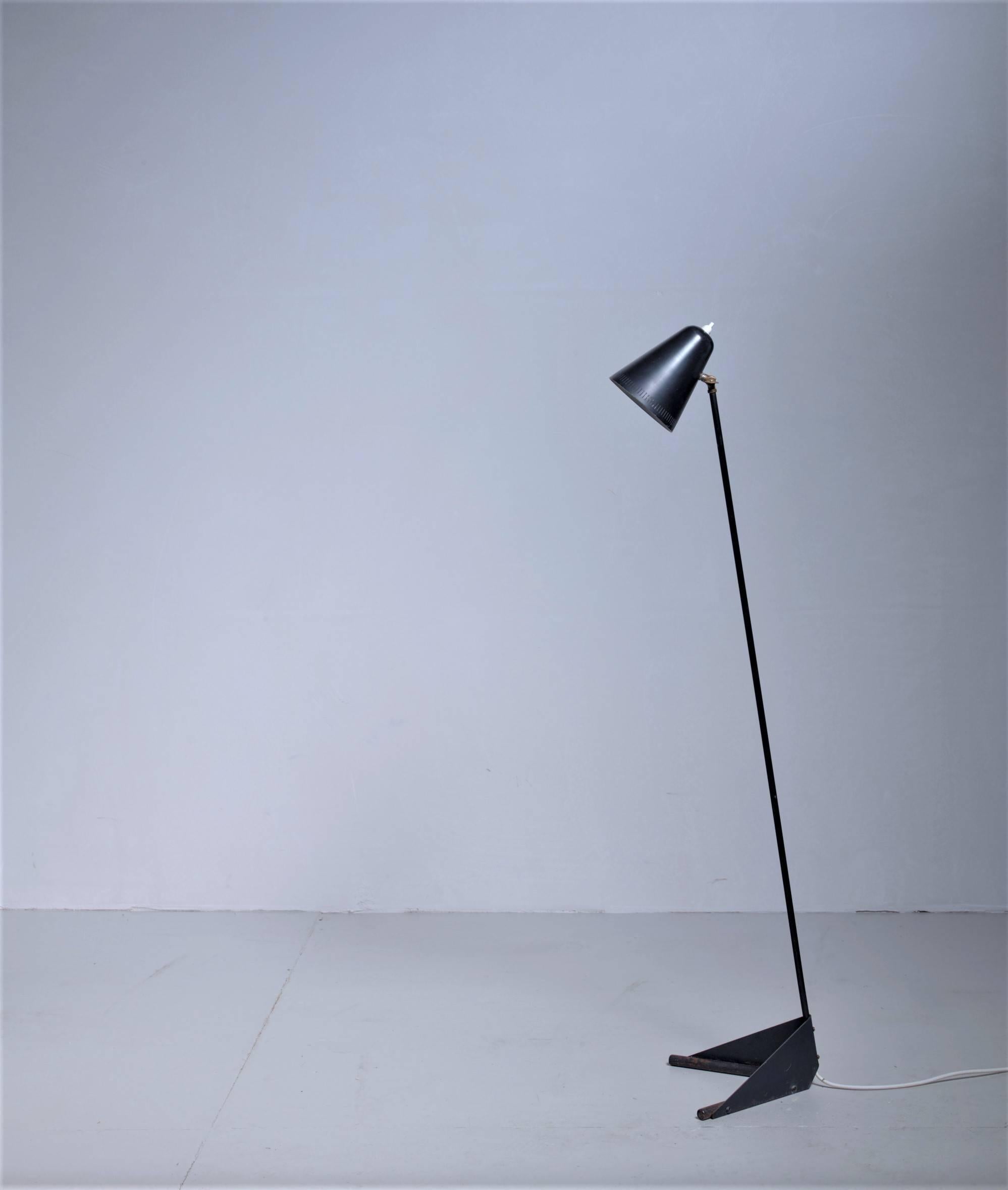 Danish Black Lacquered Metal Floor Lamp, 1950s In Excellent Condition In Maastricht, NL