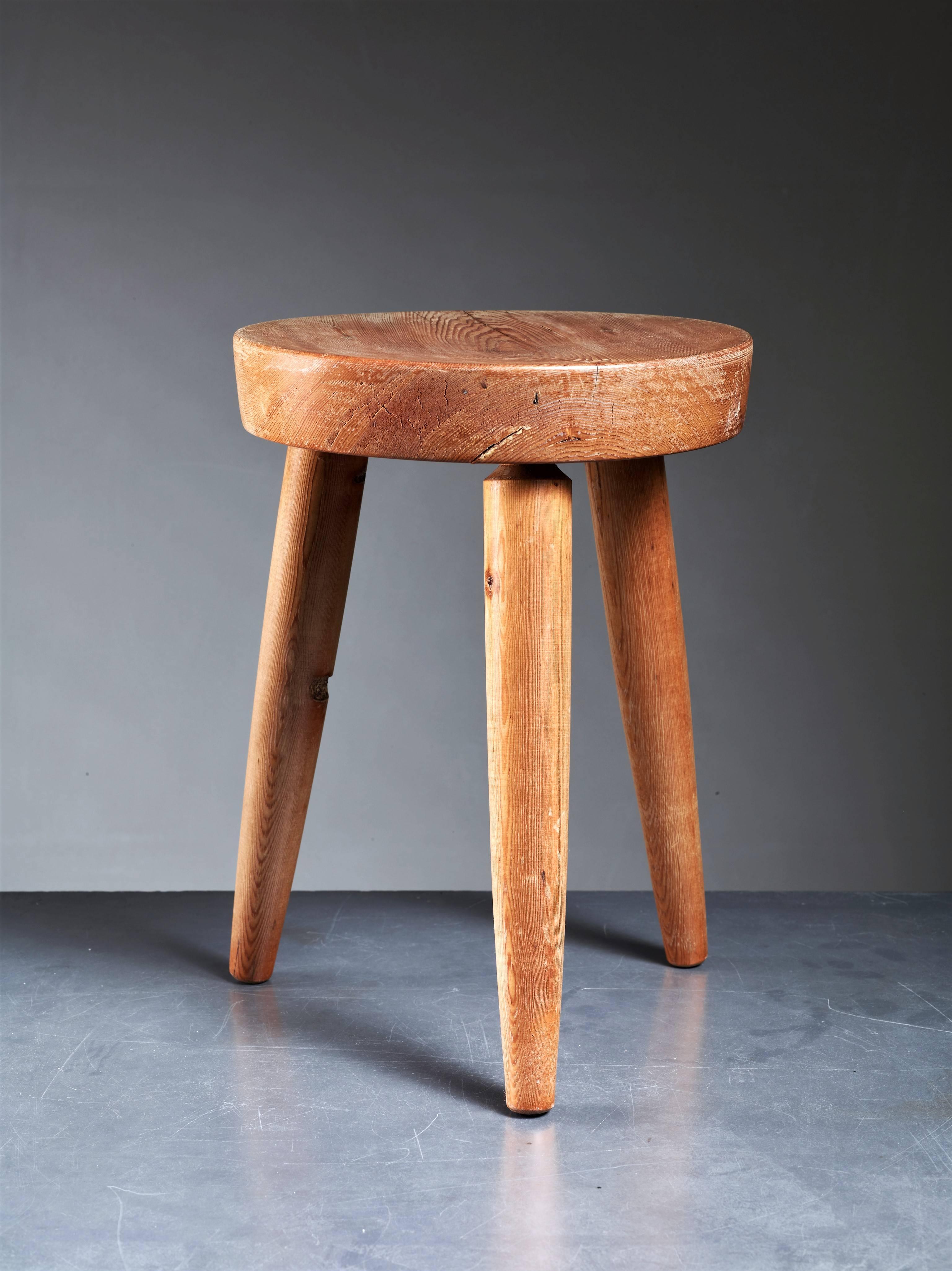 French Charlotte Perriand Tripod Pine Stool, France, 1950s For Sale