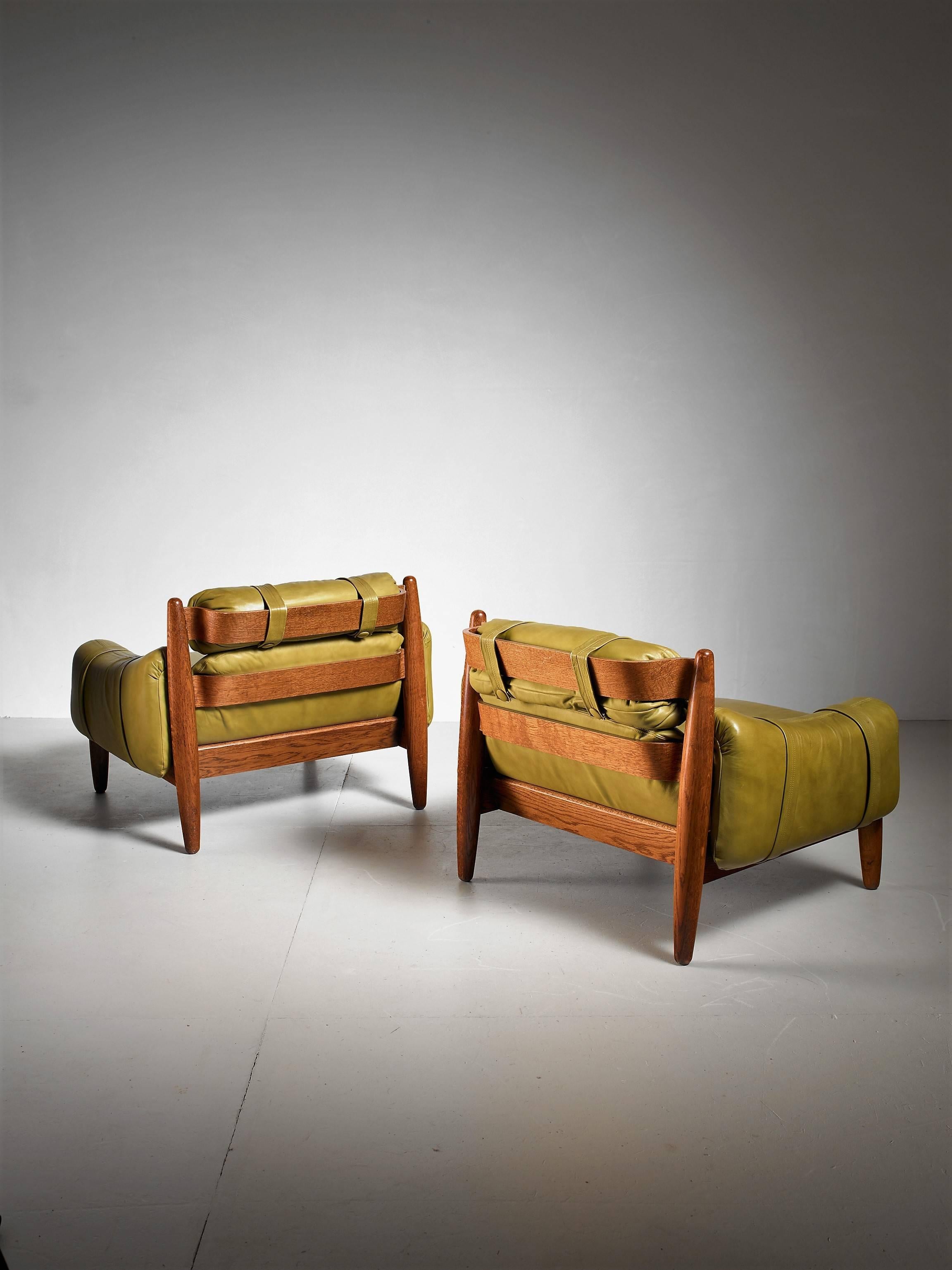 Mid-Century Modern Pair of Oak Lounge Chairs with Green Leather Cushions