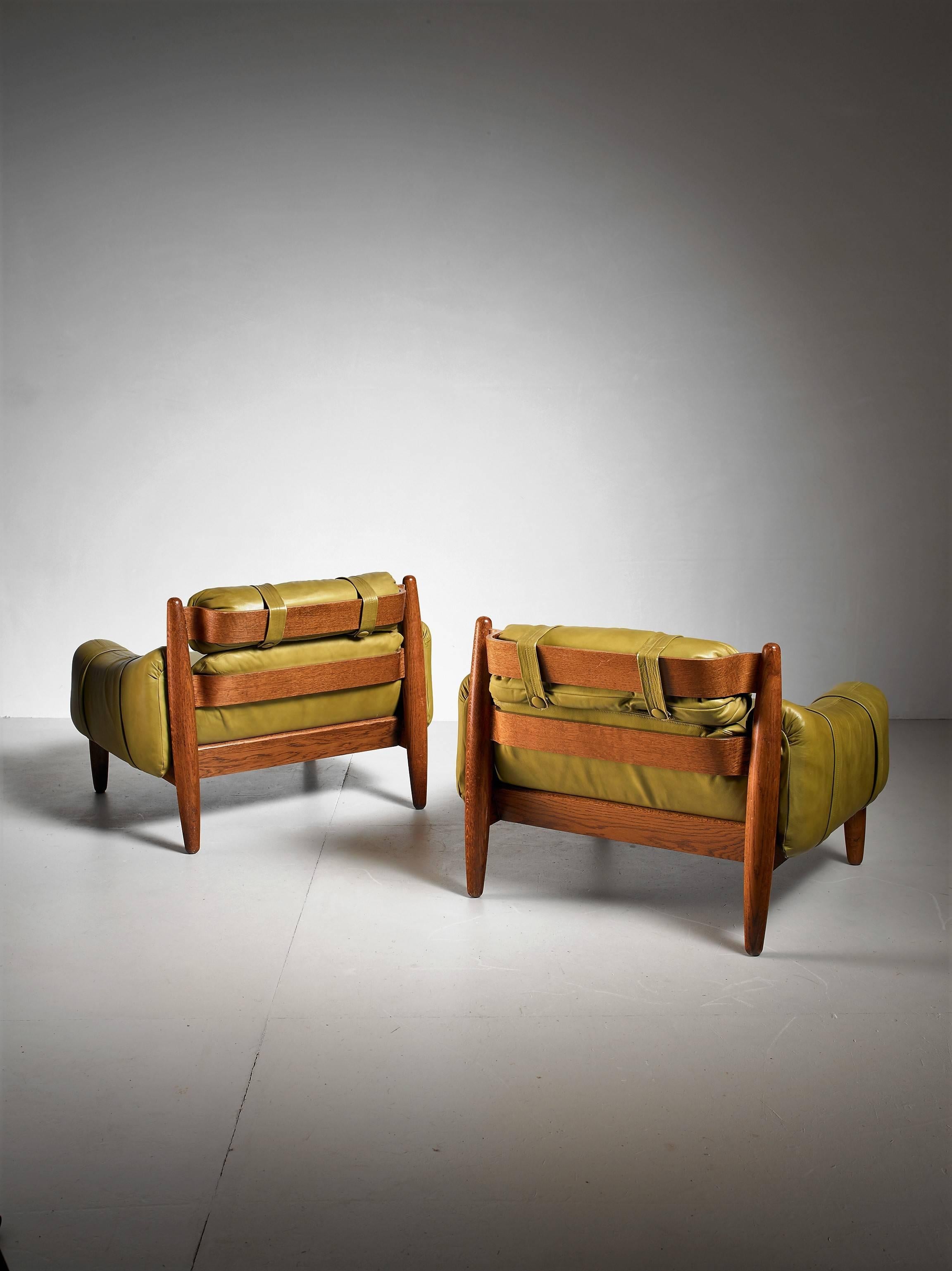 Pair of Oak Lounge Chairs with Green Leather Cushions In Good Condition In Maastricht, NL