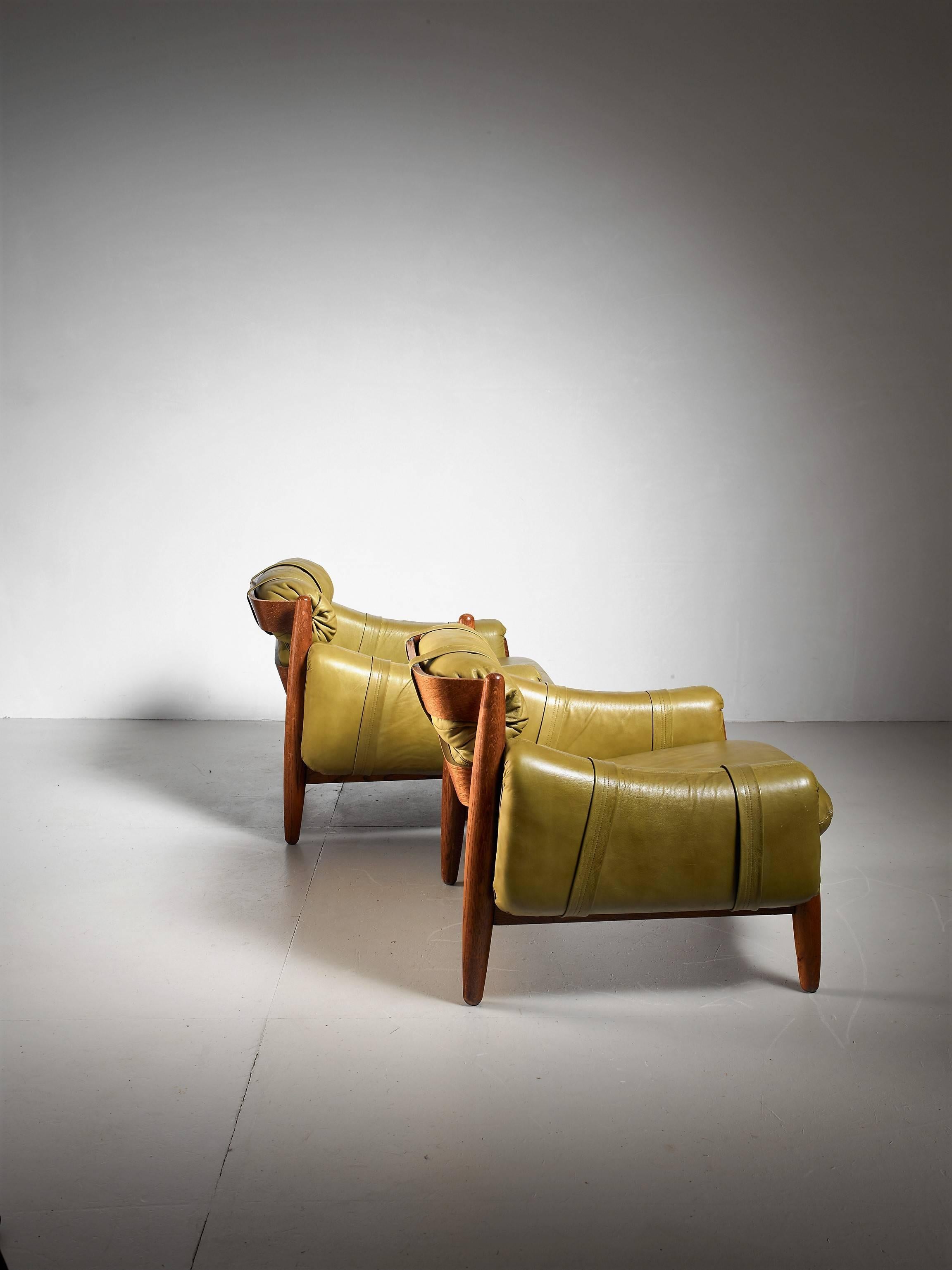 Mid-20th Century Pair of Oak Lounge Chairs with Green Leather Cushions