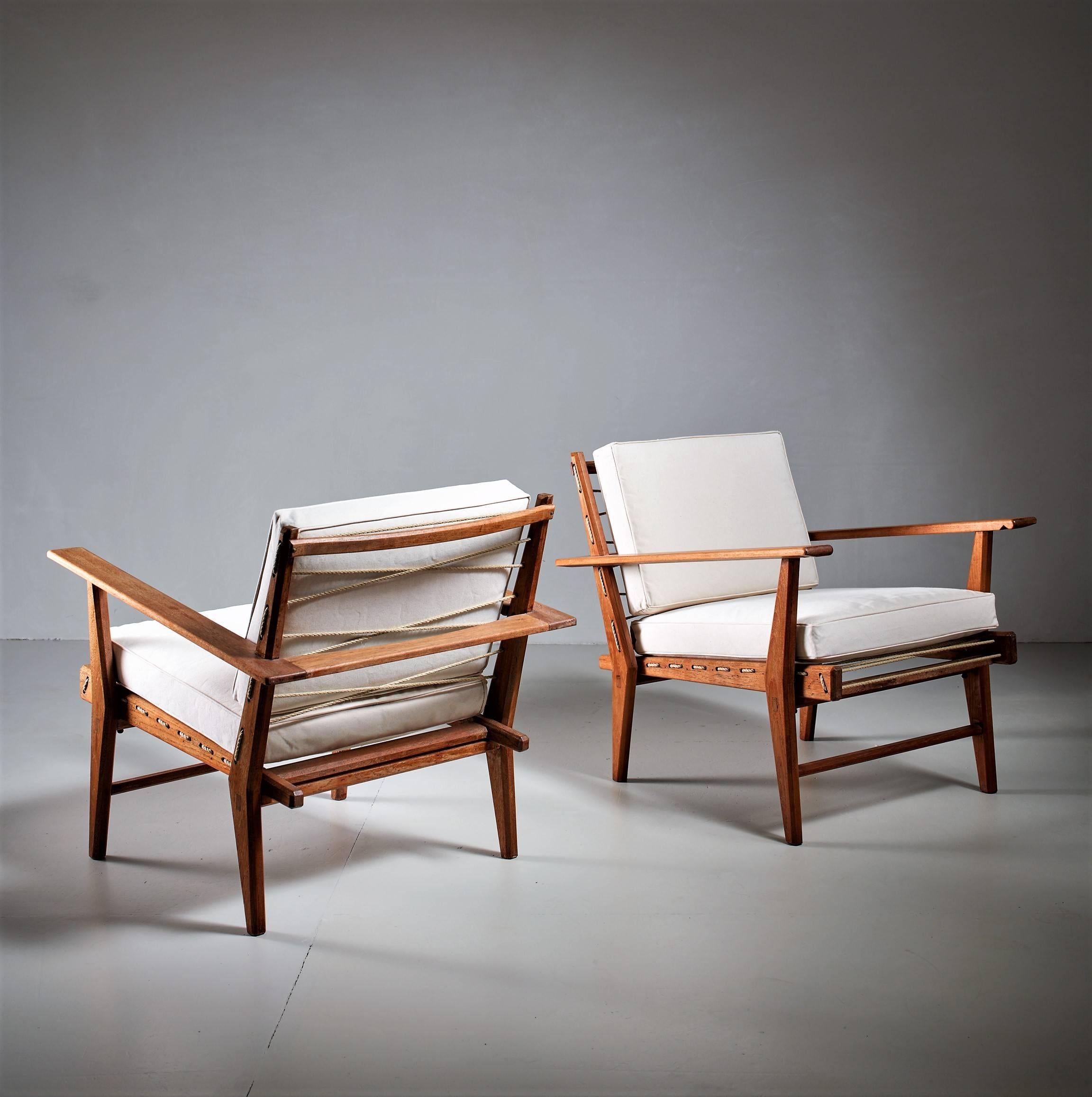 Mid-Century Modern Pair of Italian 1950s Rope Chairs in Solid Teak with New White Canvas Upholstery