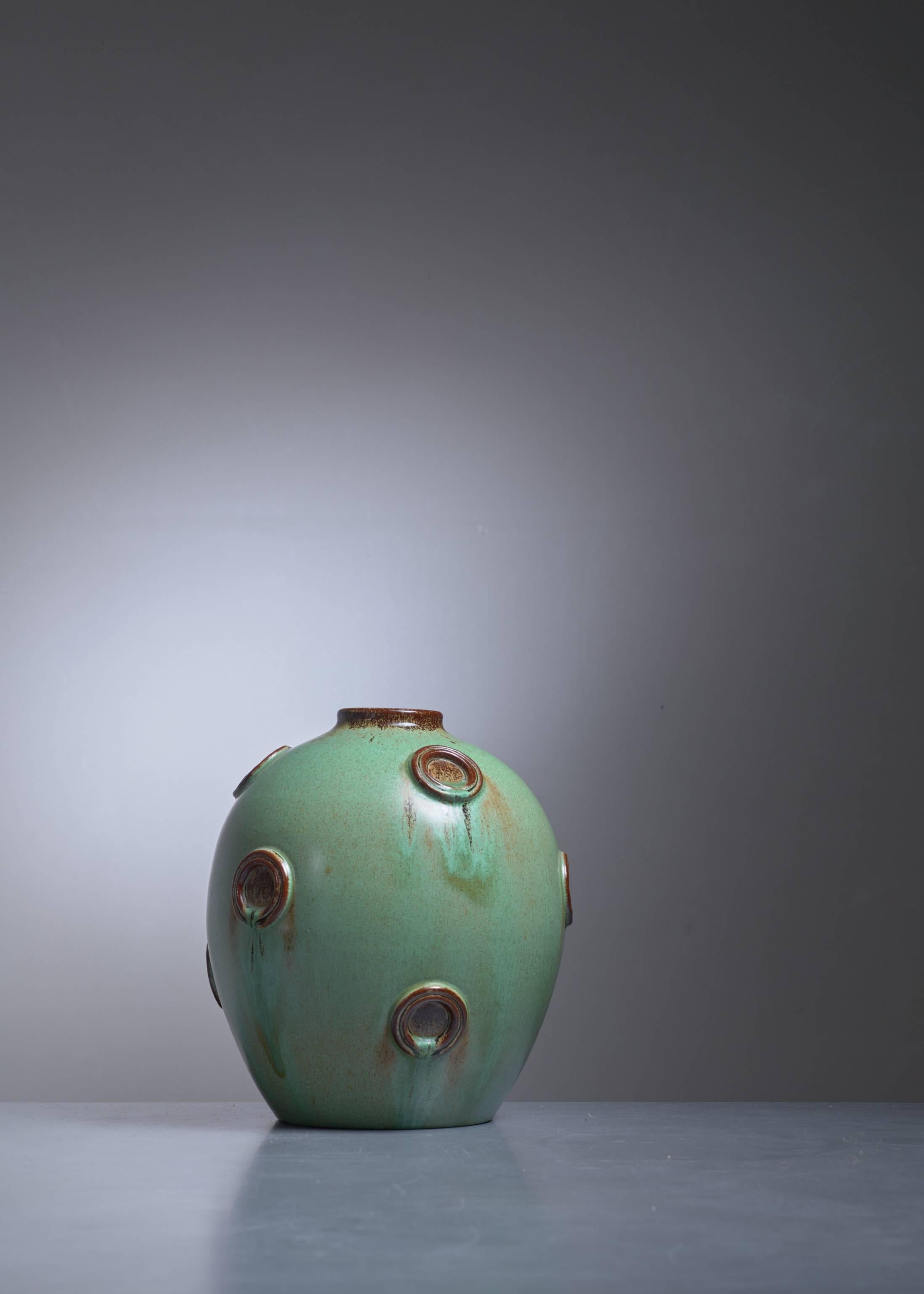 A ceramic vase by Jerk Werkmaster for Nittsjo¨ keramikfabrik. The vase has a green and brown glazing.
In a very good condition with a faded signature underneath.

Jerk Werkmaster (1896-1978) was a Swedish artist. He was creative director at Nittsjo¨