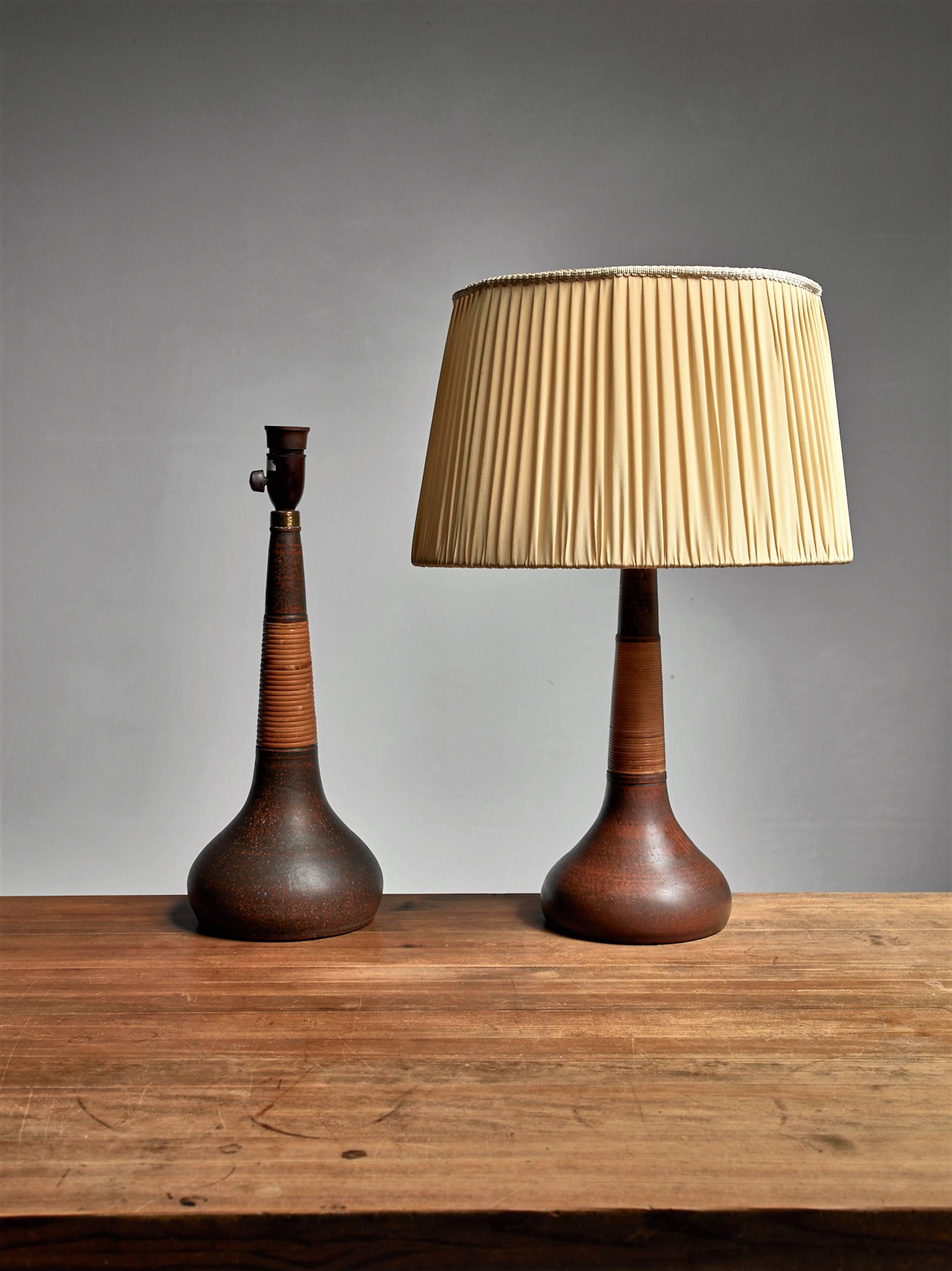 Scandinavian Modern Pair of Brown Ceramic and Rattan Table Lamps by Kähler, Denmark For Sale