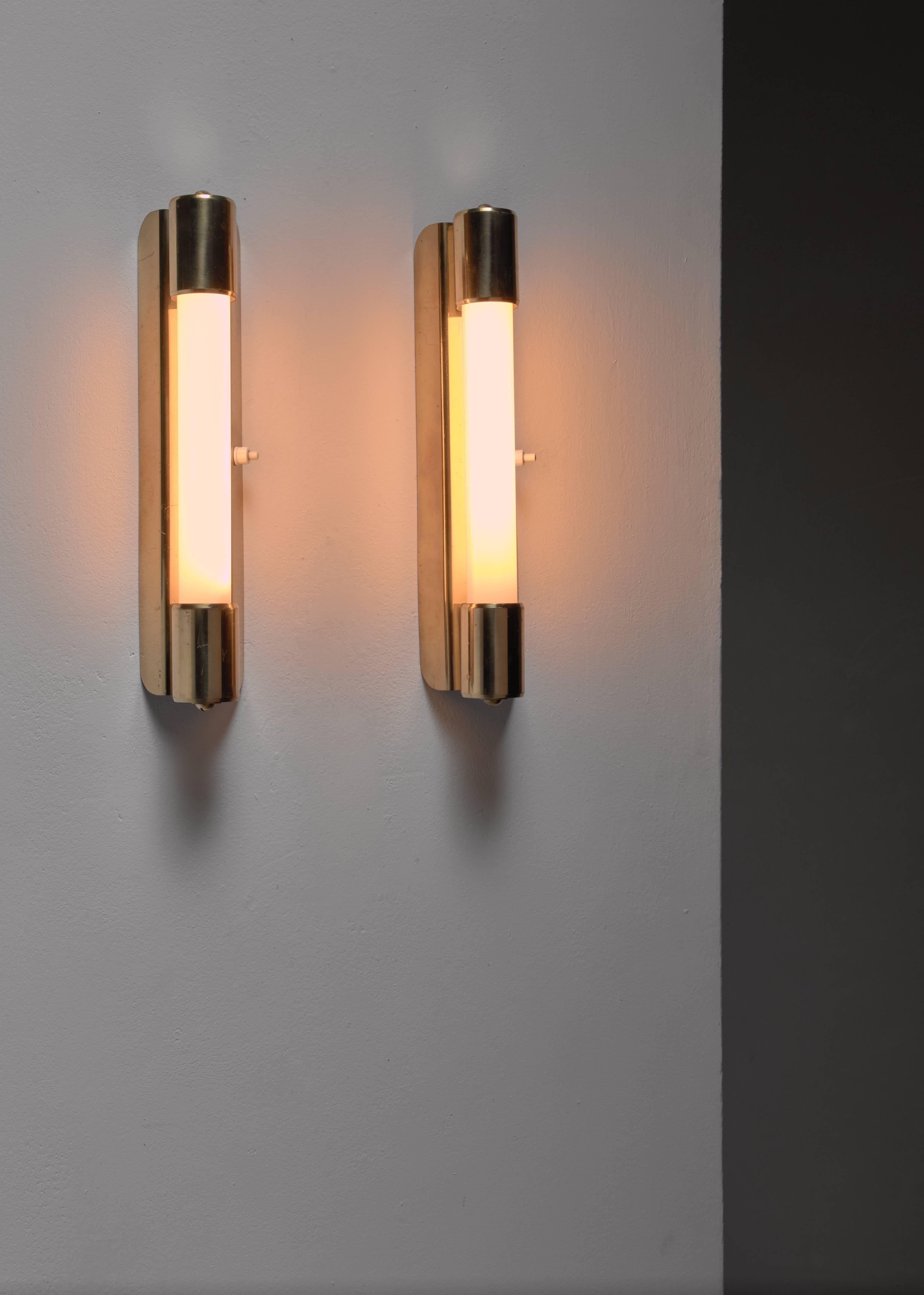 A pair of model 71032 bedside or bathroom wall lights by Mauri Almari for Idman, Finland.
The lamps are made of a brass frame with tube shaped light bulbs. Marked by Idman.
