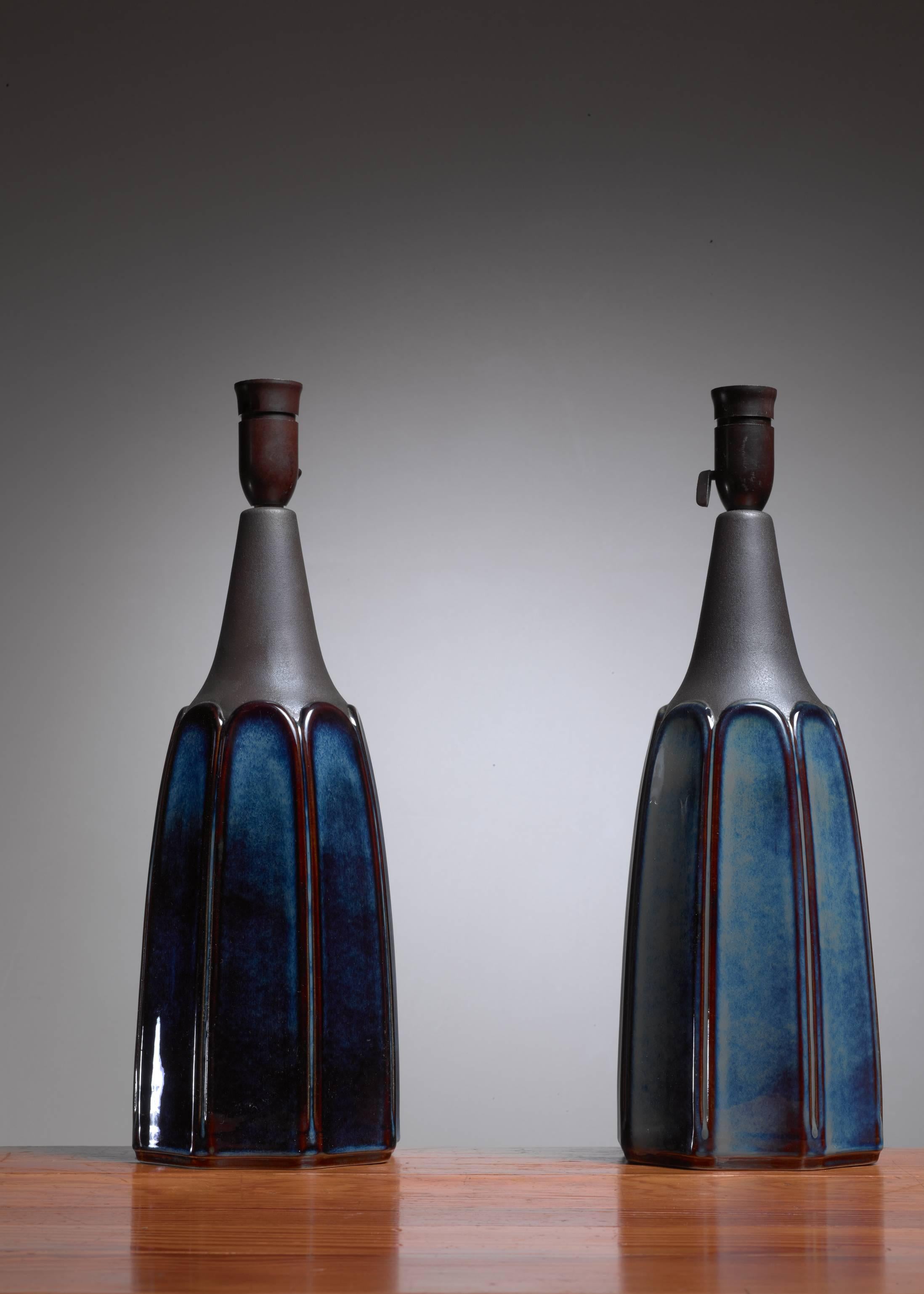 A pair of blue glazed ceramic table lamps by Søholm Stentøj, Denmark.
Marked by Søholm and in a wonderful condition.

* This piece is offered to you by Bloomberry, Amsterdam *