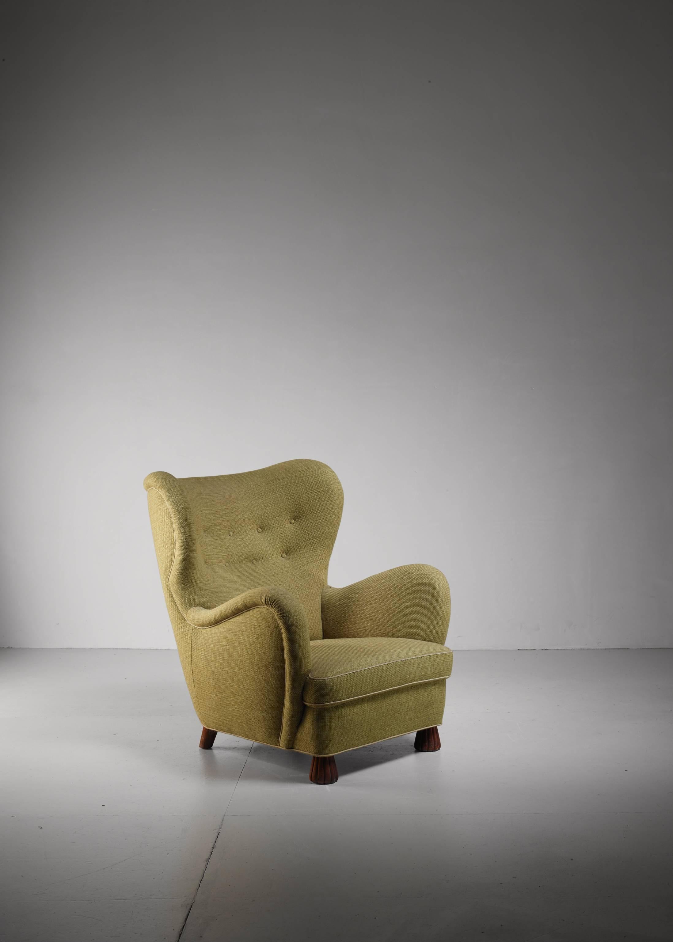 A perfect condition lounge chair designed by architect Otto Schulz for his company Boet, Gothenburg, 1930. Beautiful moss green upholstery in an excellent condition.