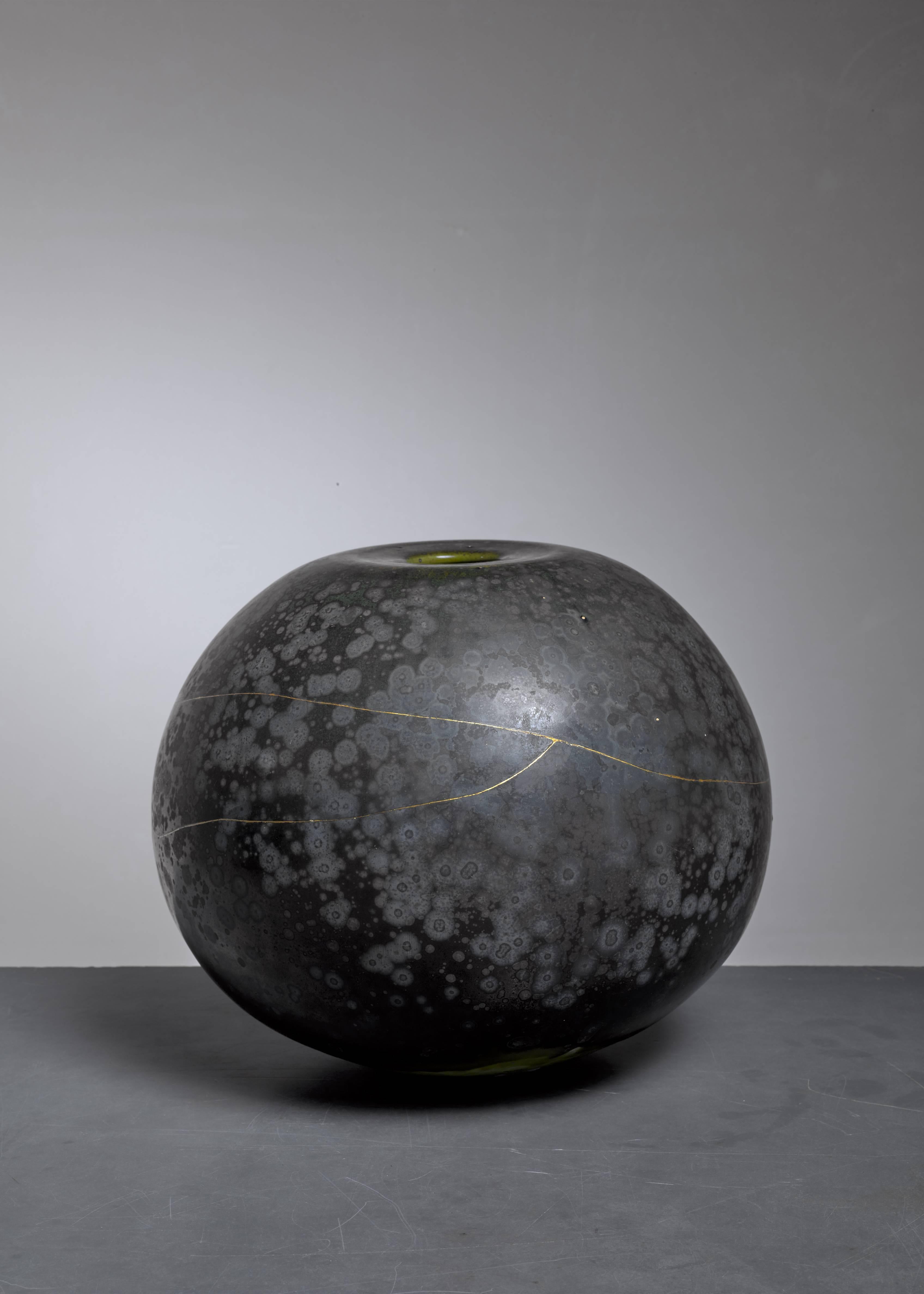 A large ceramic vase by German ceramist Willi Hornberger (1932-1995).

The vase has a black crystalline glaze finish and was treated with the Kintsugi technique. With this treatment, also known as the Japanese repair, a broken vase is fixed with