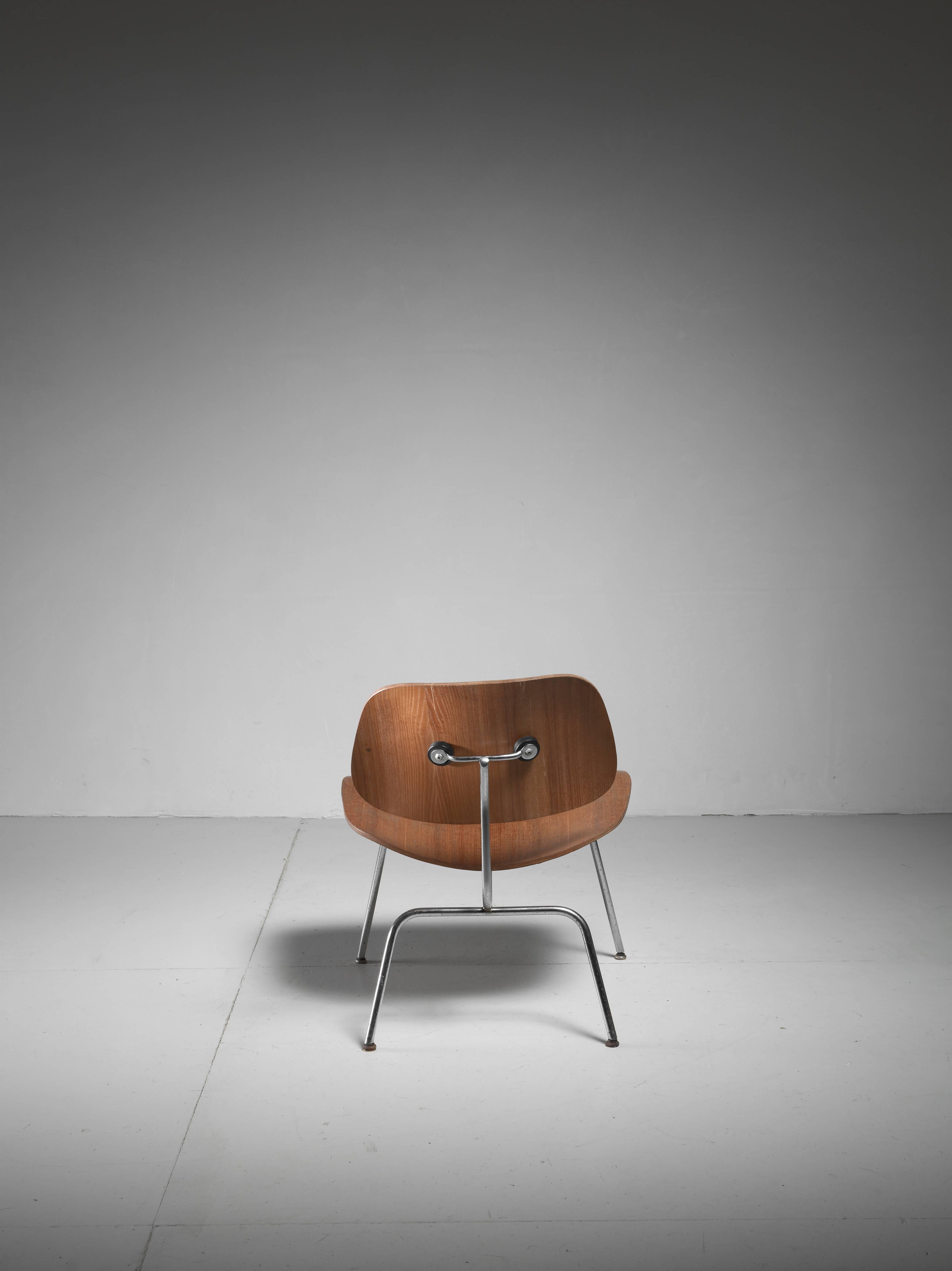 Mid-Century Modern LCM Chair in Walnut by Charles Eames for Herman Miller, 1950s For Sale