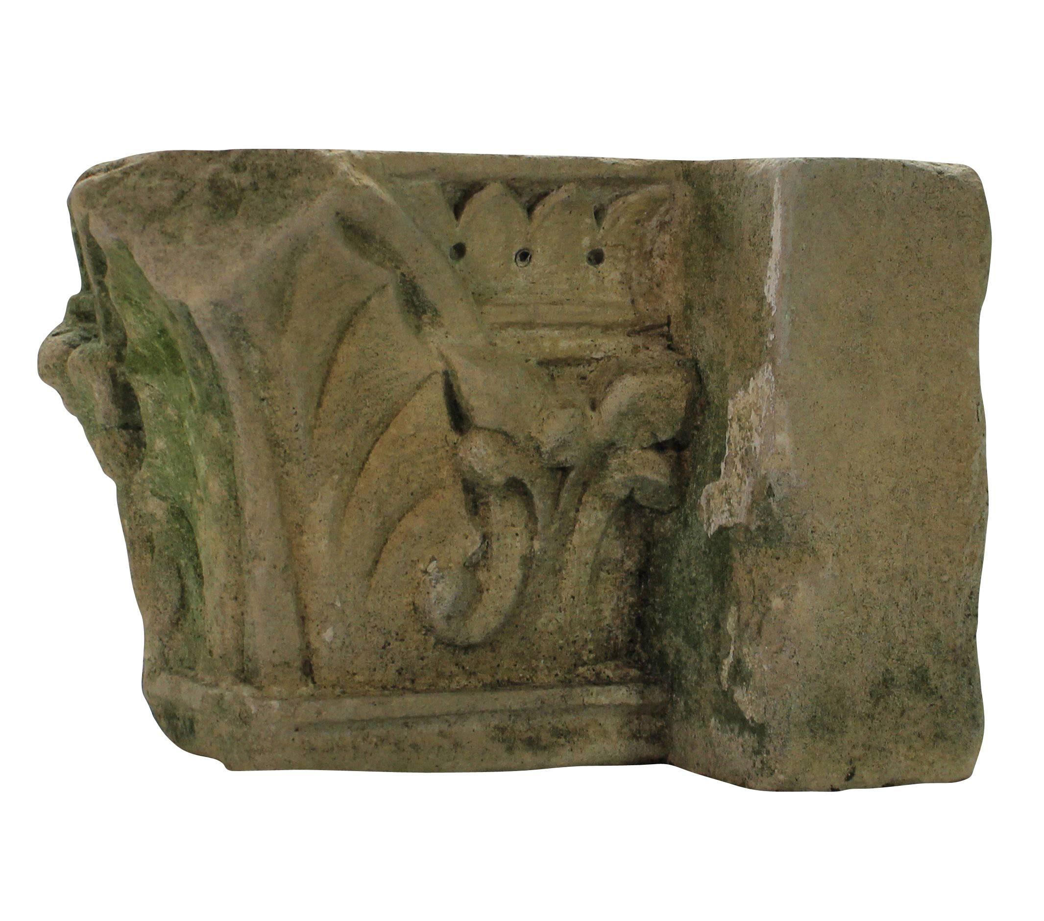 Pair of Early 18th Century Architectural Stone Fragments In Good Condition In London, GB