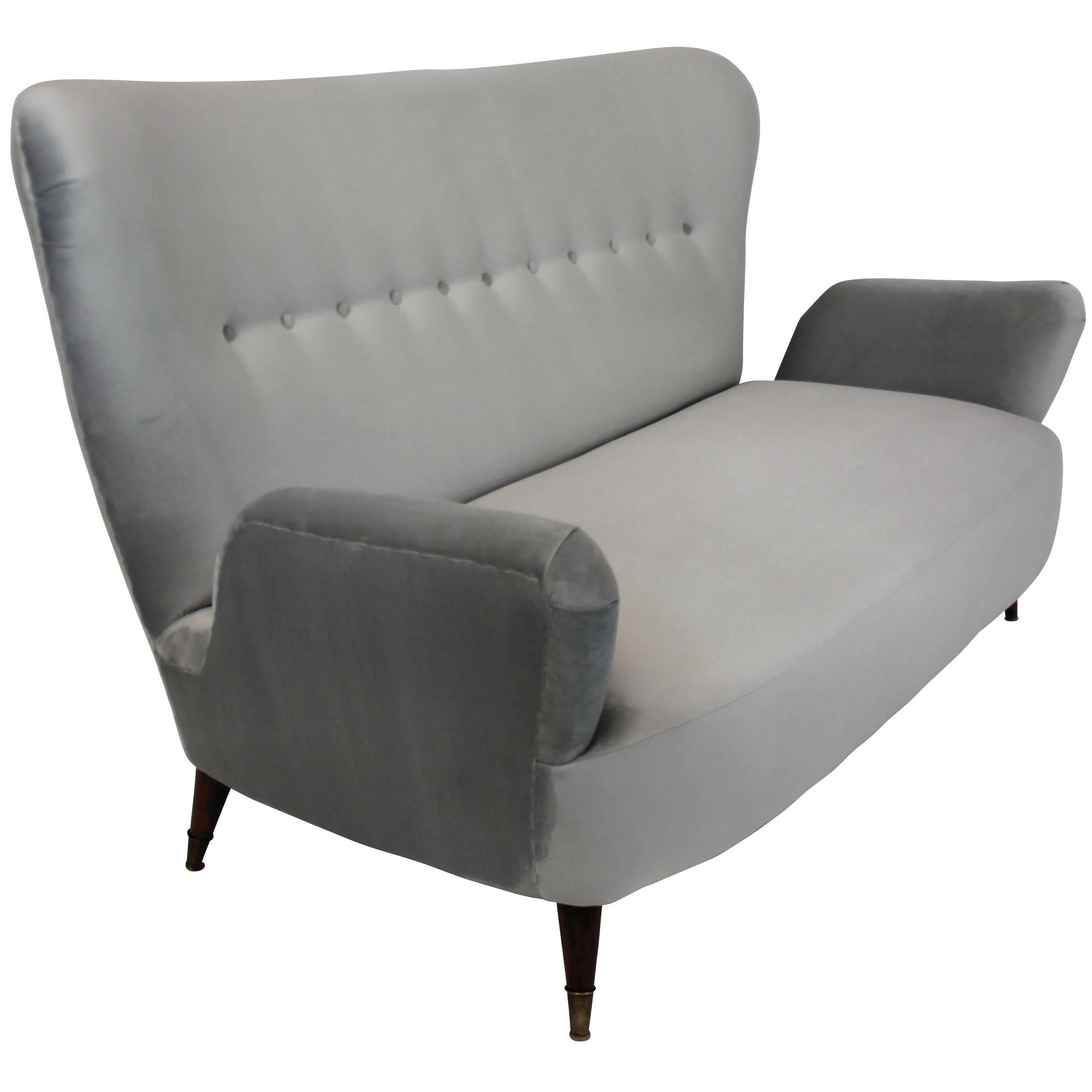 A stylish Italian settee of good shape with tapering legs and brass sabot. Newly upholstered in silver grey velvet.


  