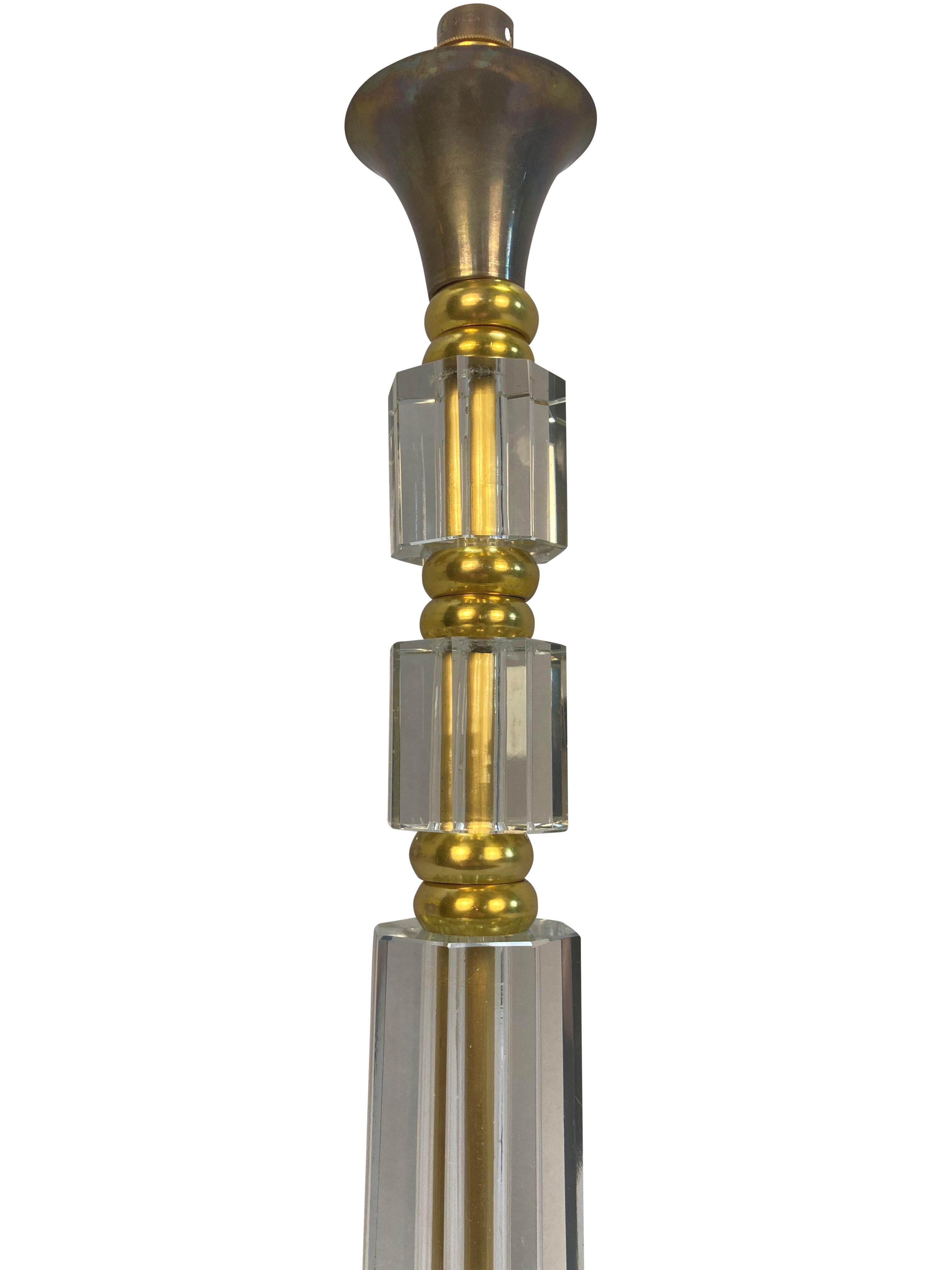 Mid-Century Modern Lampe de table en verre taillé du milieu du siècle en vente