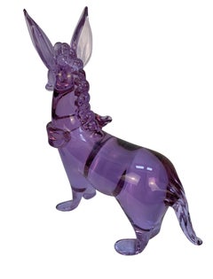 Eine Tierskulptur aus violettem Glas von Licio Zanetti mit zwei geriffelten Vasen