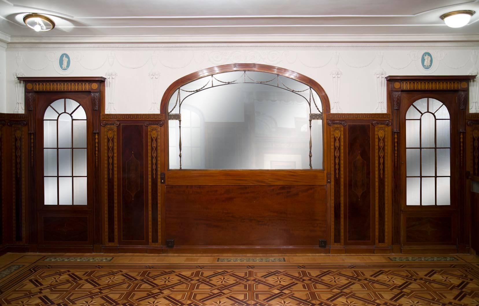 Regency Style Paneled Room in Mahogany Marquetry with Fireplace, 19th Century In Good Condition For Sale In Saint Ouen, FR