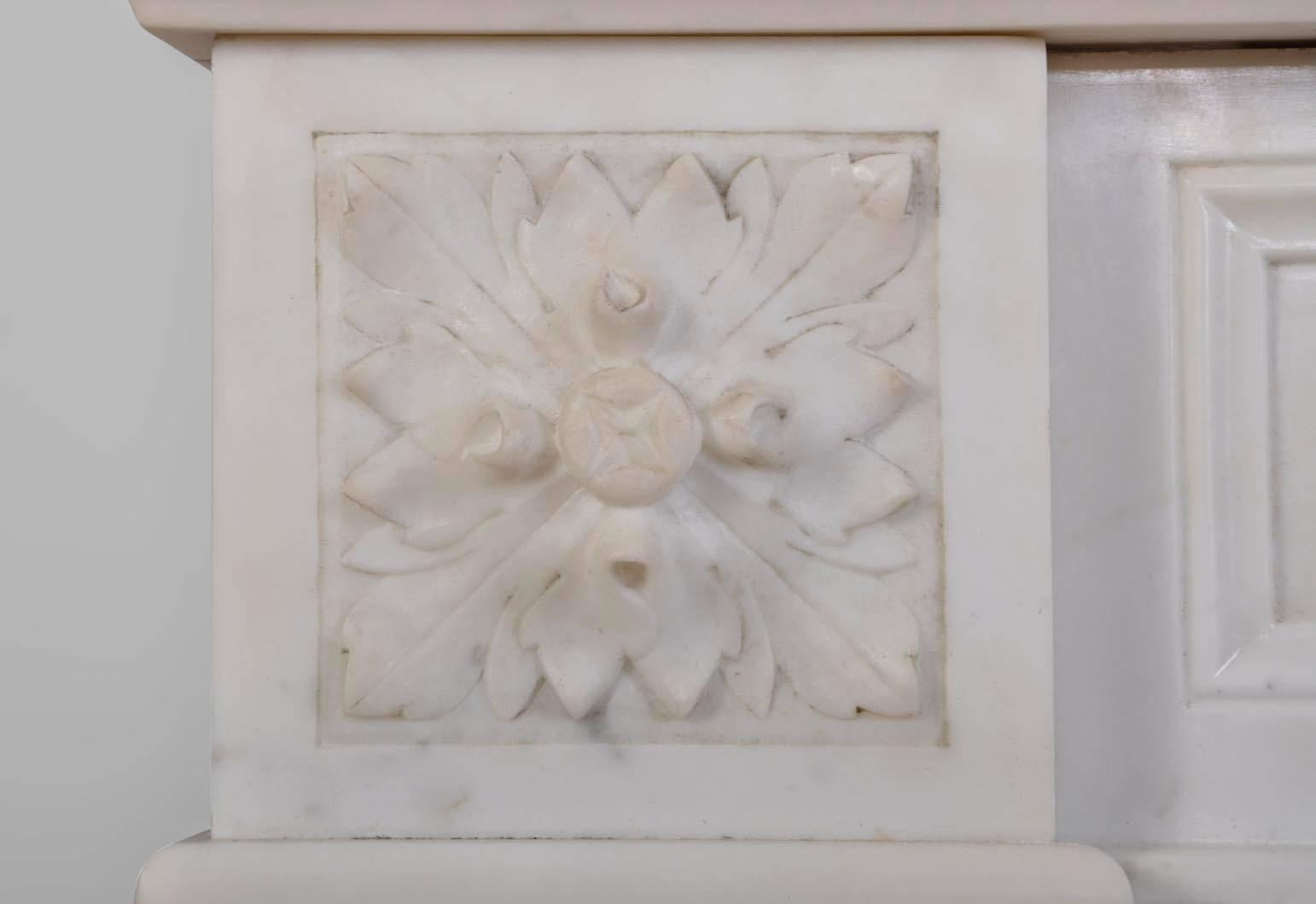 19th Century Louis XVI Style Fireplace in Carrara Marble In Good Condition In Saint Ouen, FR