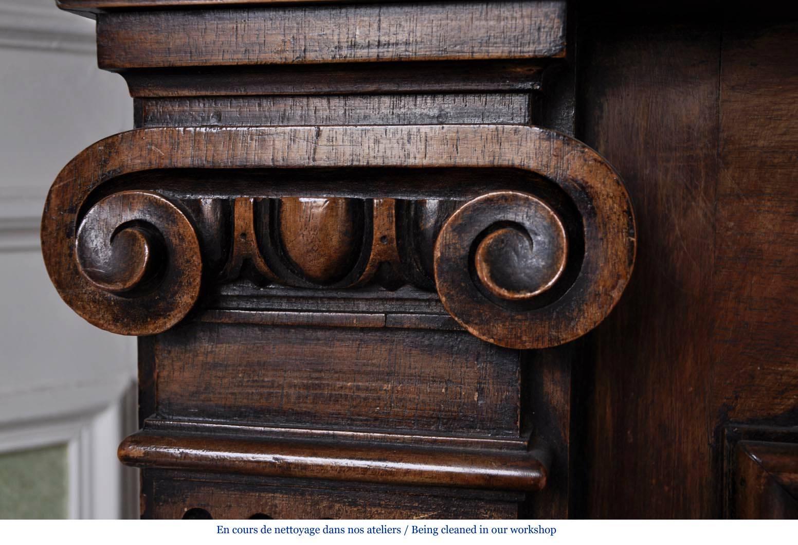 Neo-Renaissance Style Carved Walnut Fireplace, Period 19th Century In Good Condition In Saint Ouen, FR