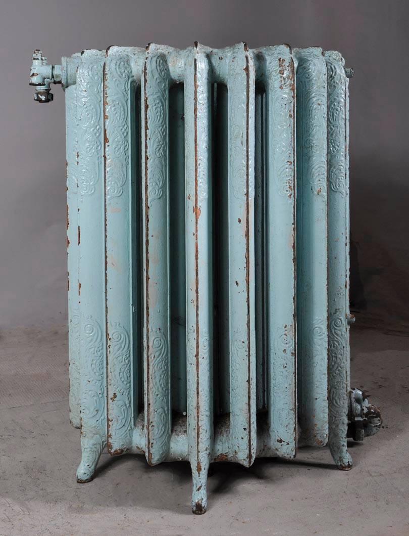 This radiator comes from a french brasserie in Paris, it was surrounding a central column. 
