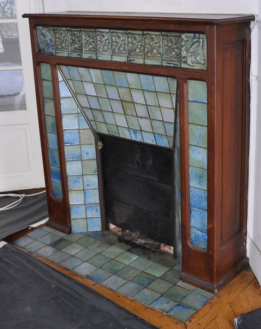 Art Nouveau Fireplace Attributed to Gentil & Bourdet Manufacture Oak and Ceramic In Good Condition In Saint Ouen, FR