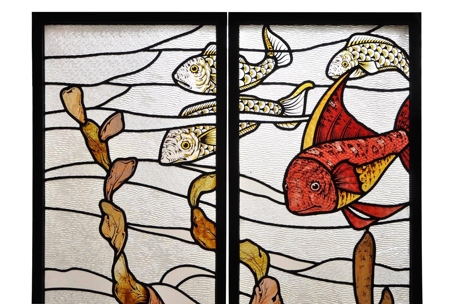 Very beautiful antique stained glass double window with Koi carps decor, typical of the taste for Japonism in the late 19th century.
Superb colors very bright and good condition.