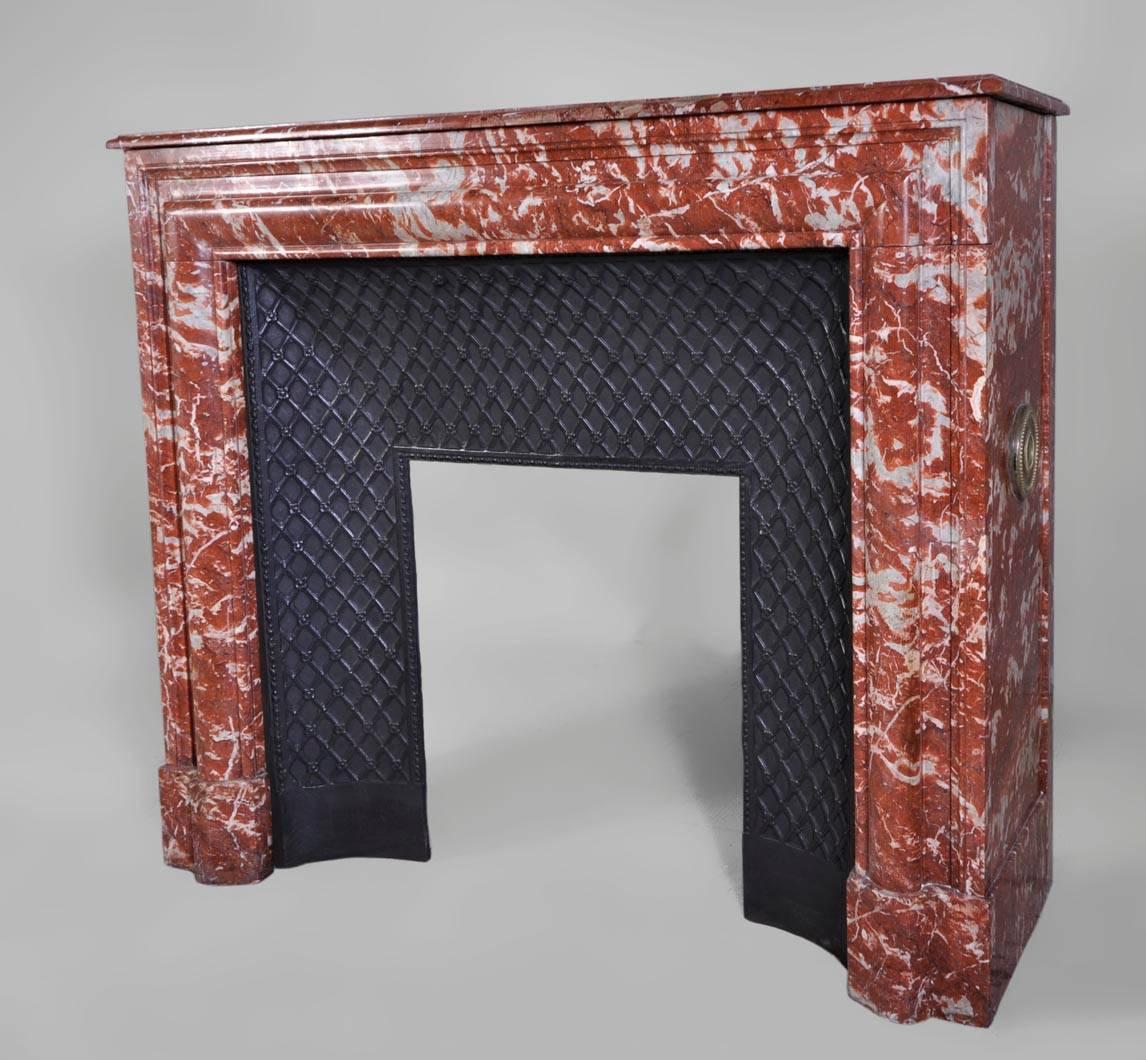 Antique Louis XIV Style Fireplace in Red from Languedoc Marble, 19th Century In Good Condition For Sale In Saint Ouen, FR