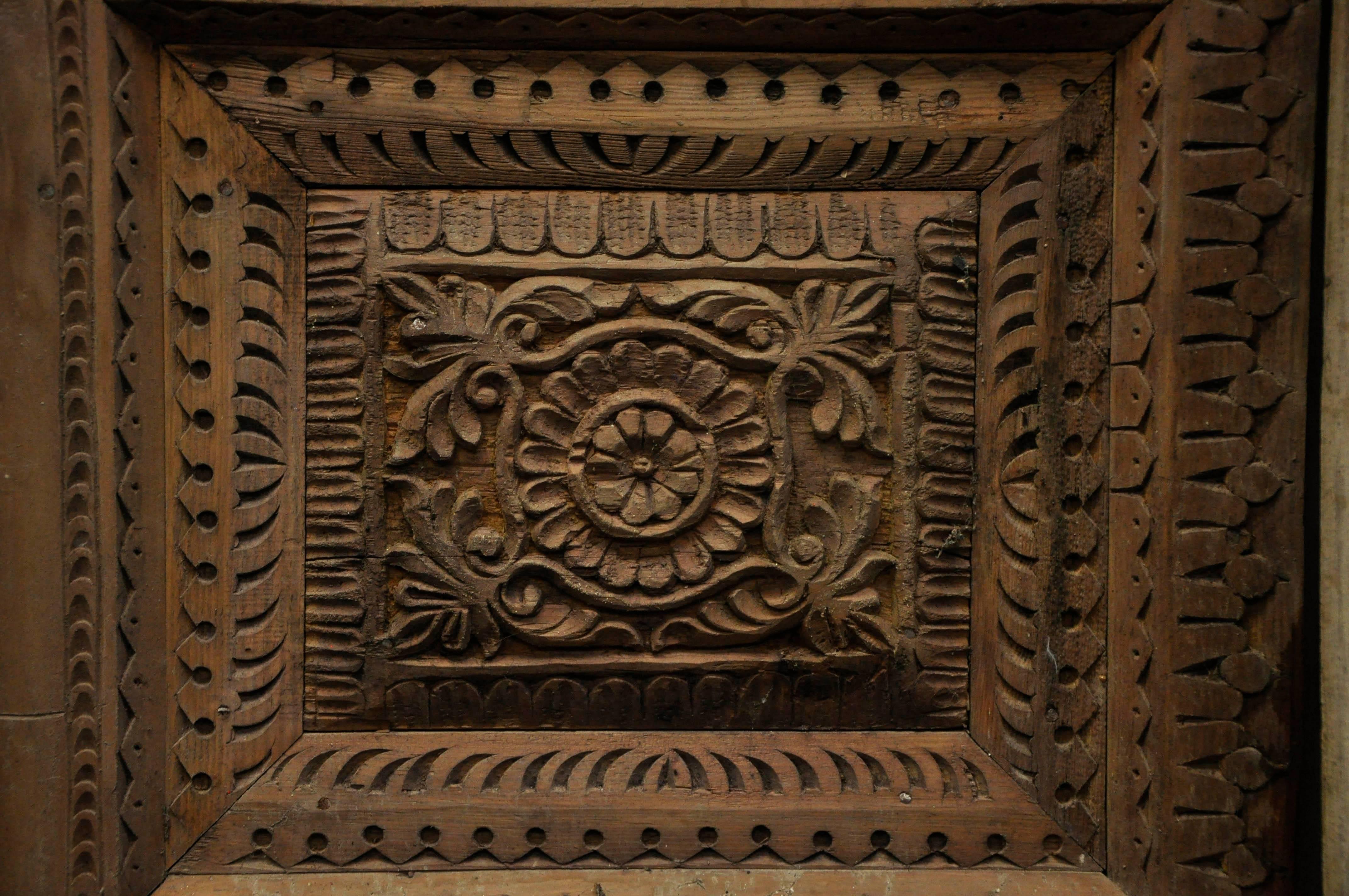 Indian Carved Wood Door and Window Frame, Period 19th Century In Fair Condition For Sale In Saint Ouen, FR