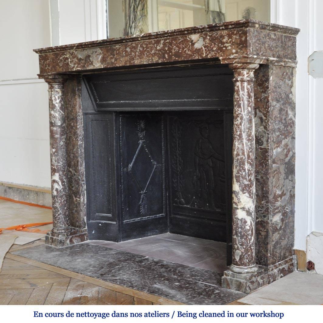 Antique Empire Fireplace with Columns and Its Complete Cast Iron Insert  In Good Condition For Sale In Saint Ouen, FR