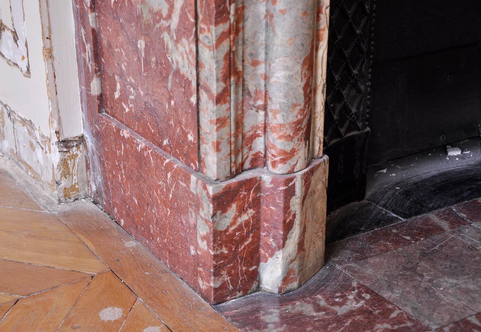 Antique Louis XIV Style Fireplace in Red from the Languedoc Marble, 19th Century For Sale 1