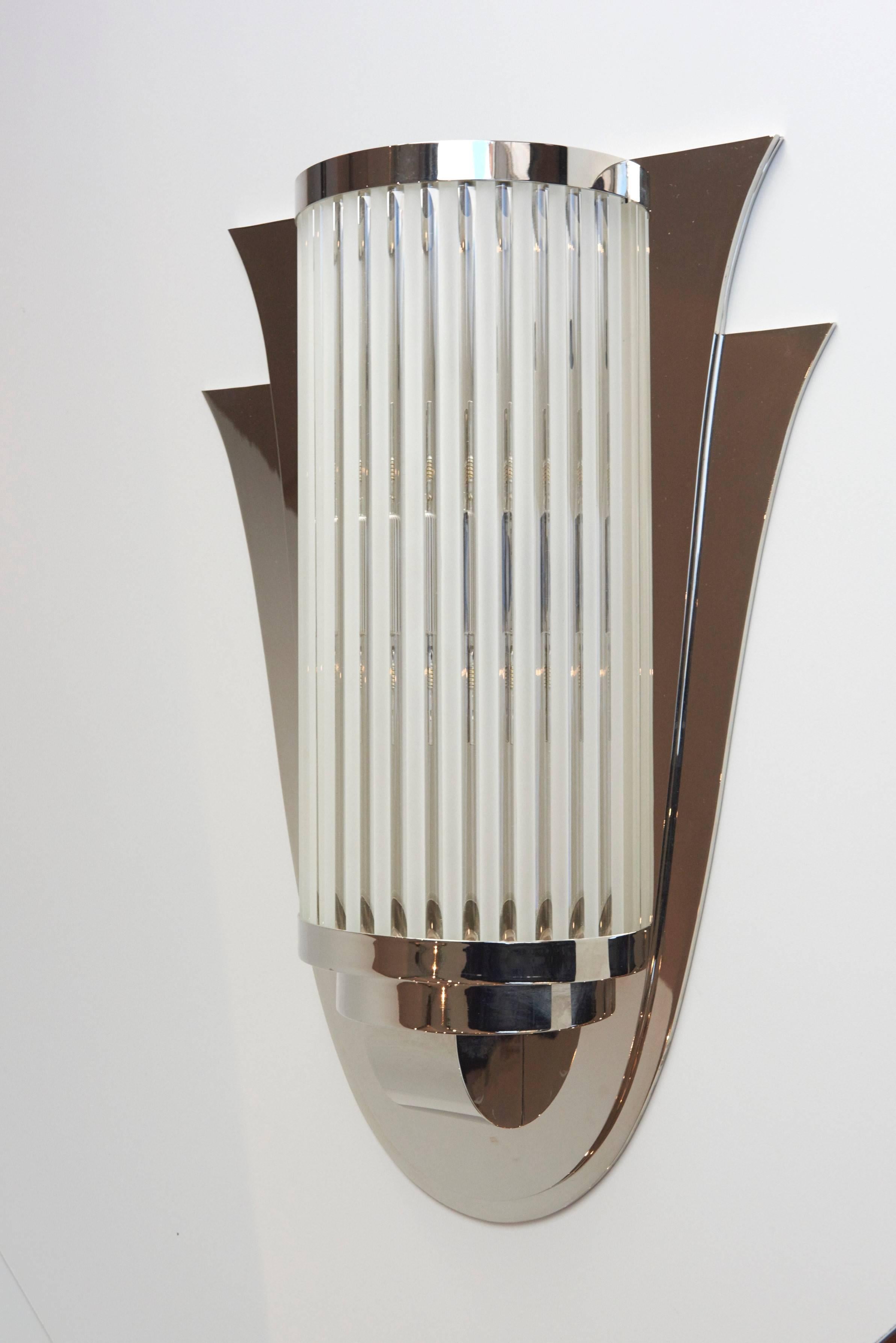An exceptional pair of tulip shaped wall lights, made in nickel-plated metal frame and glass rods. The lamps are designed in Art-deco style, a typical modernist design. Very elegant. Two E14 glass bulbs.
There is possibility to order them for your